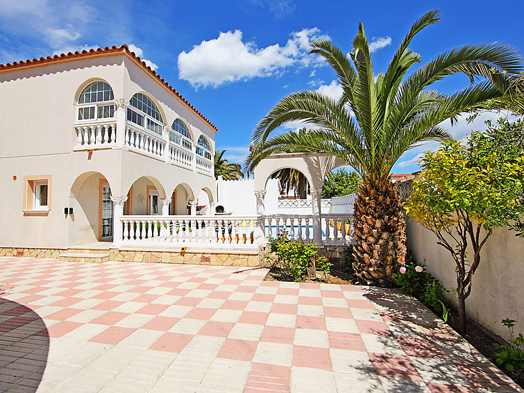 HOLIDAY HOUSE REQUESENS