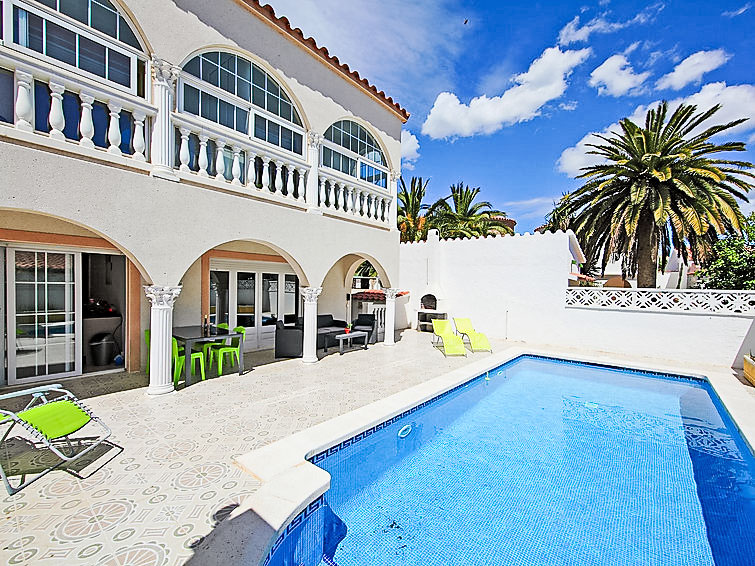 Requesens Accommodation in Empuriabrava