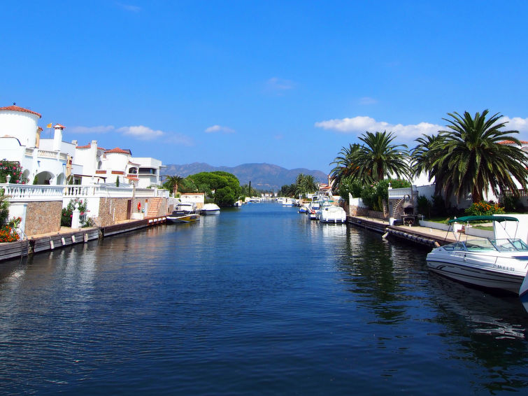 Photo of Requesens canal