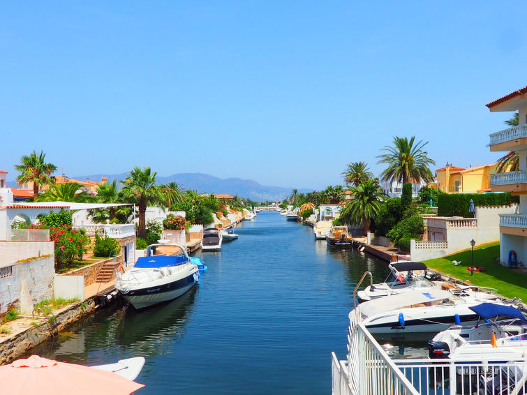 Photo of Requesens canal