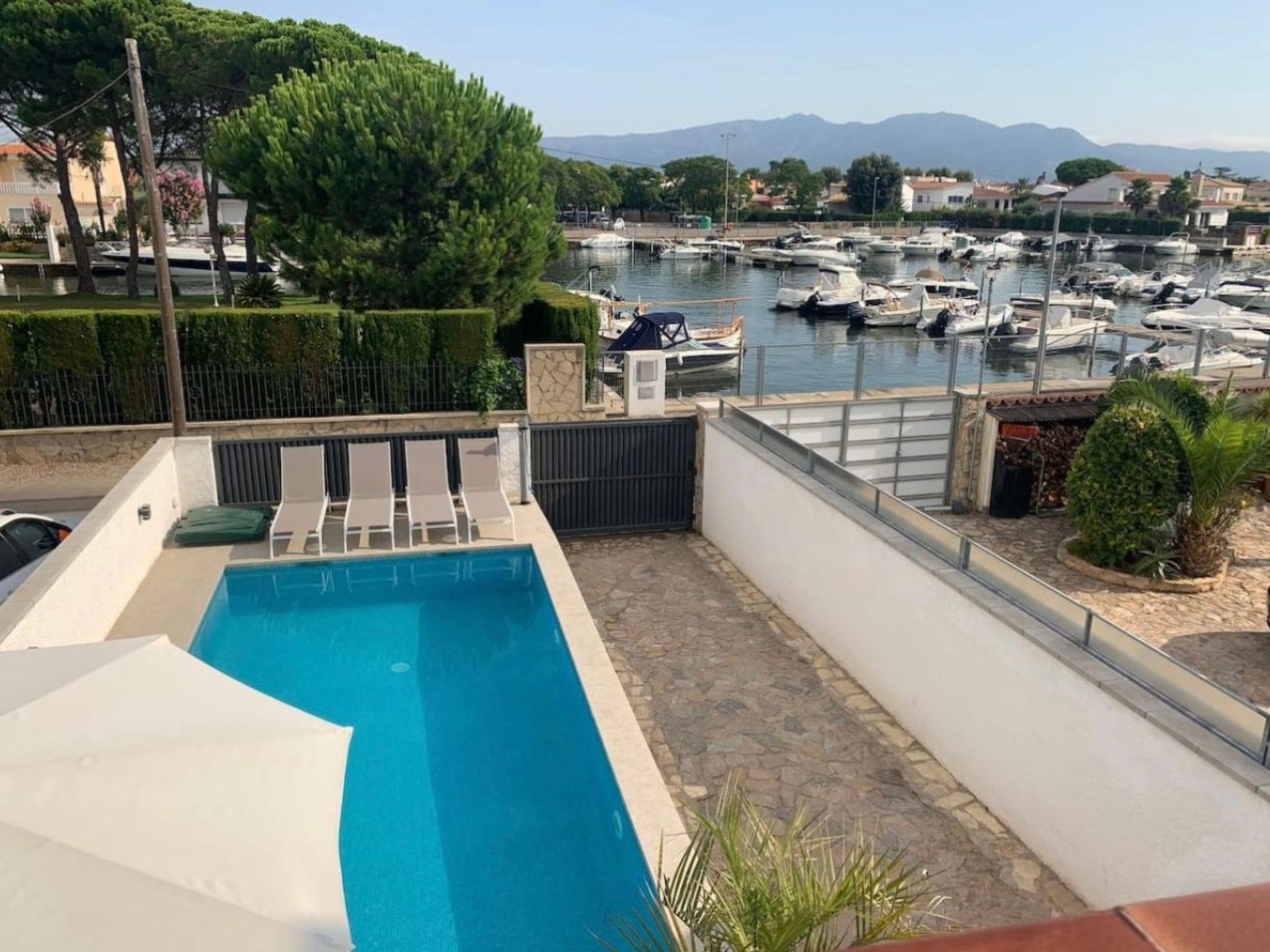 Photo of WELCS VILLA 021 EMP CaZa con piscina privada