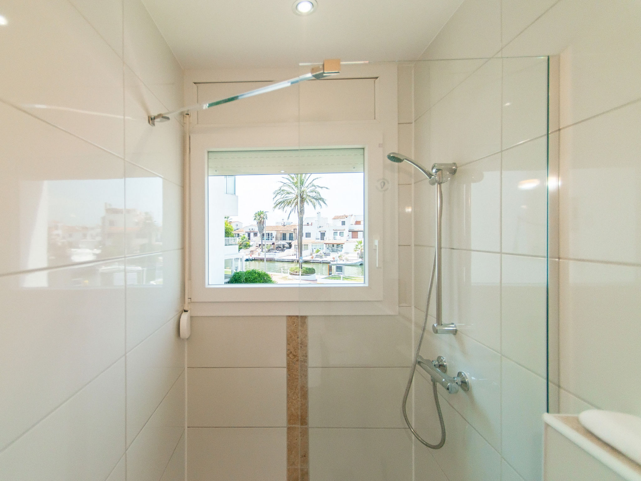 Photo of WELCS APARTAMENTO 260 EMP con vistas al canal