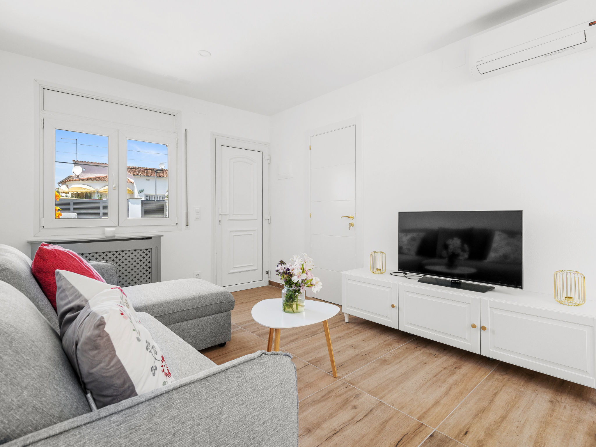 Photo of WELCS APARTAMENTO 091 EMP con piscina