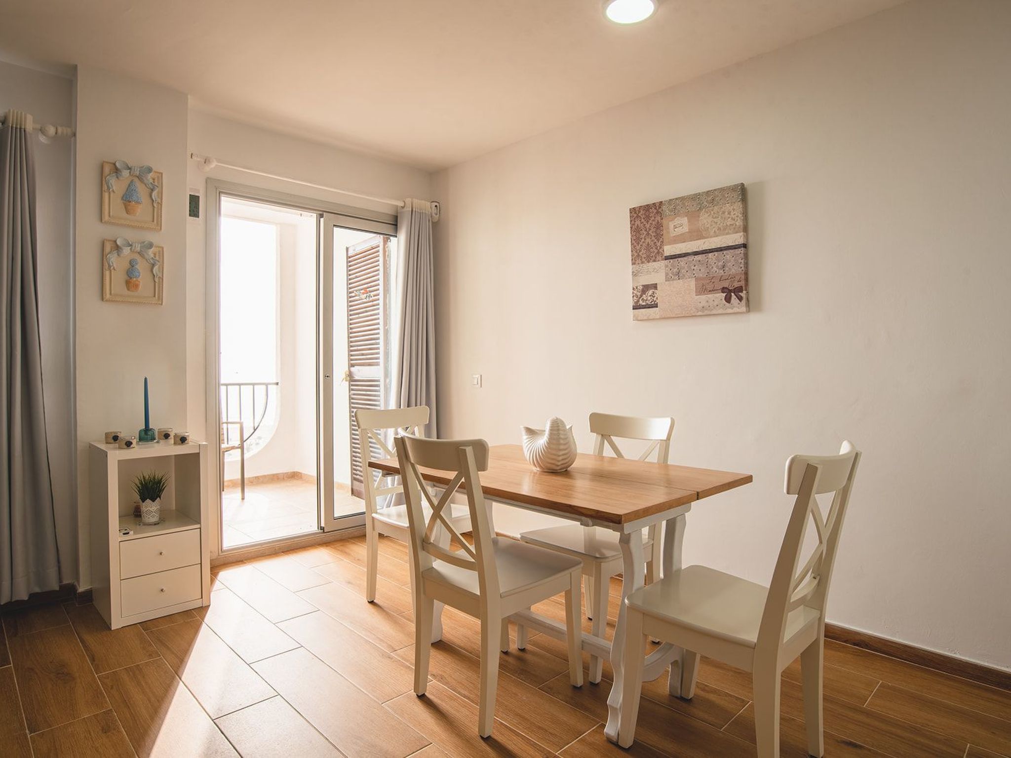 Appartement mit überdachtem Balkon und Meerblick in Strandlage-Dedans