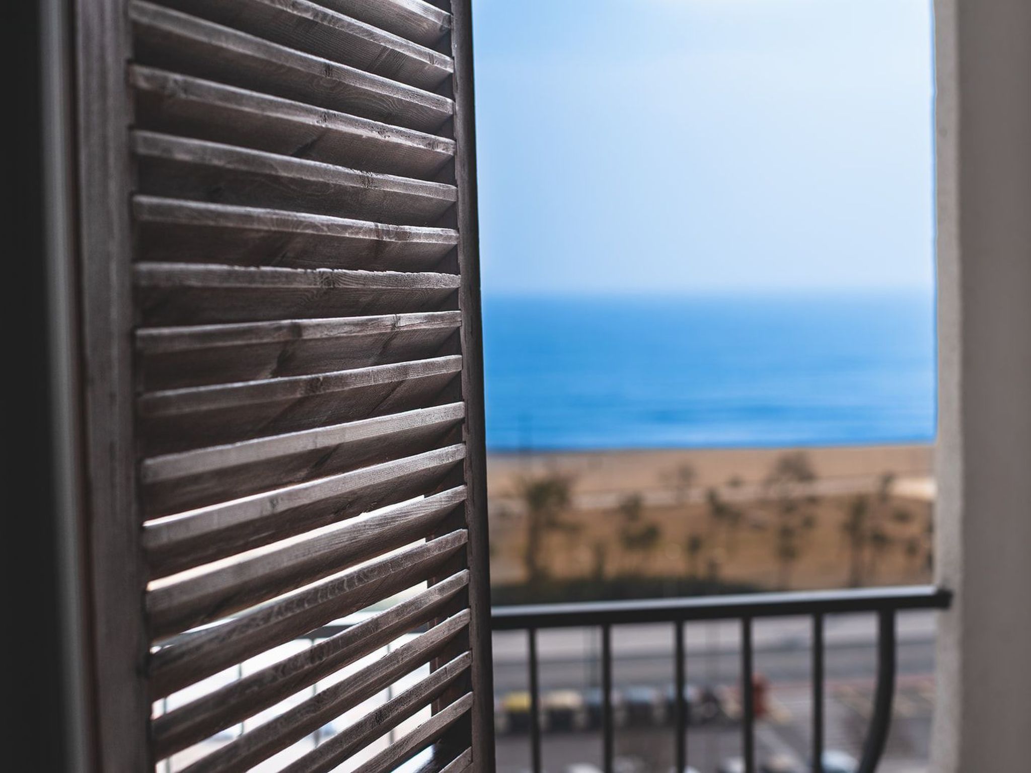 Appartement mit überdachtem Balkon und Meerblick in Strandlage-Image-tags.info