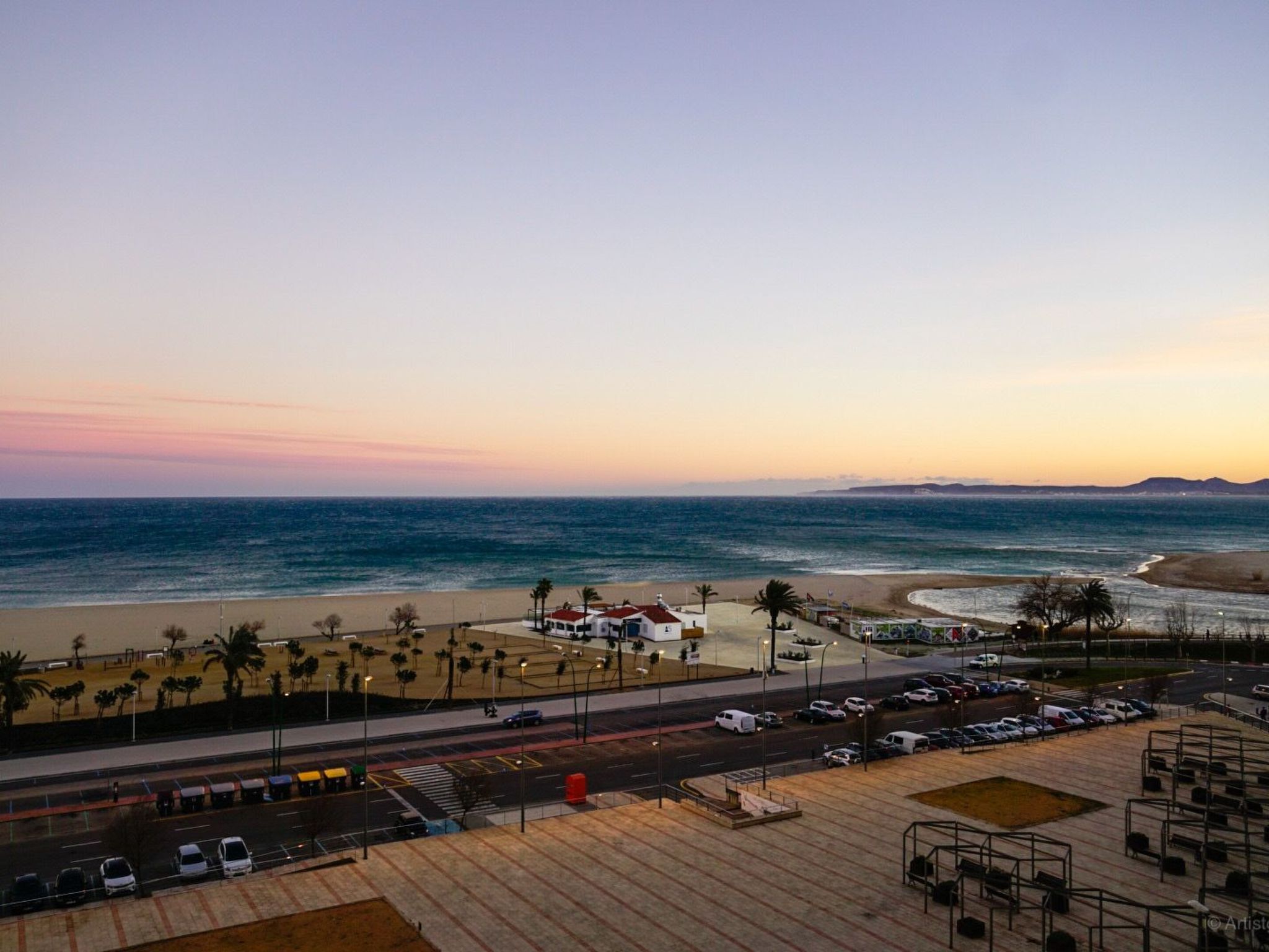 Appartement mit überdachtem Balkon und Meerblick in Strandlage-Image-tags.info