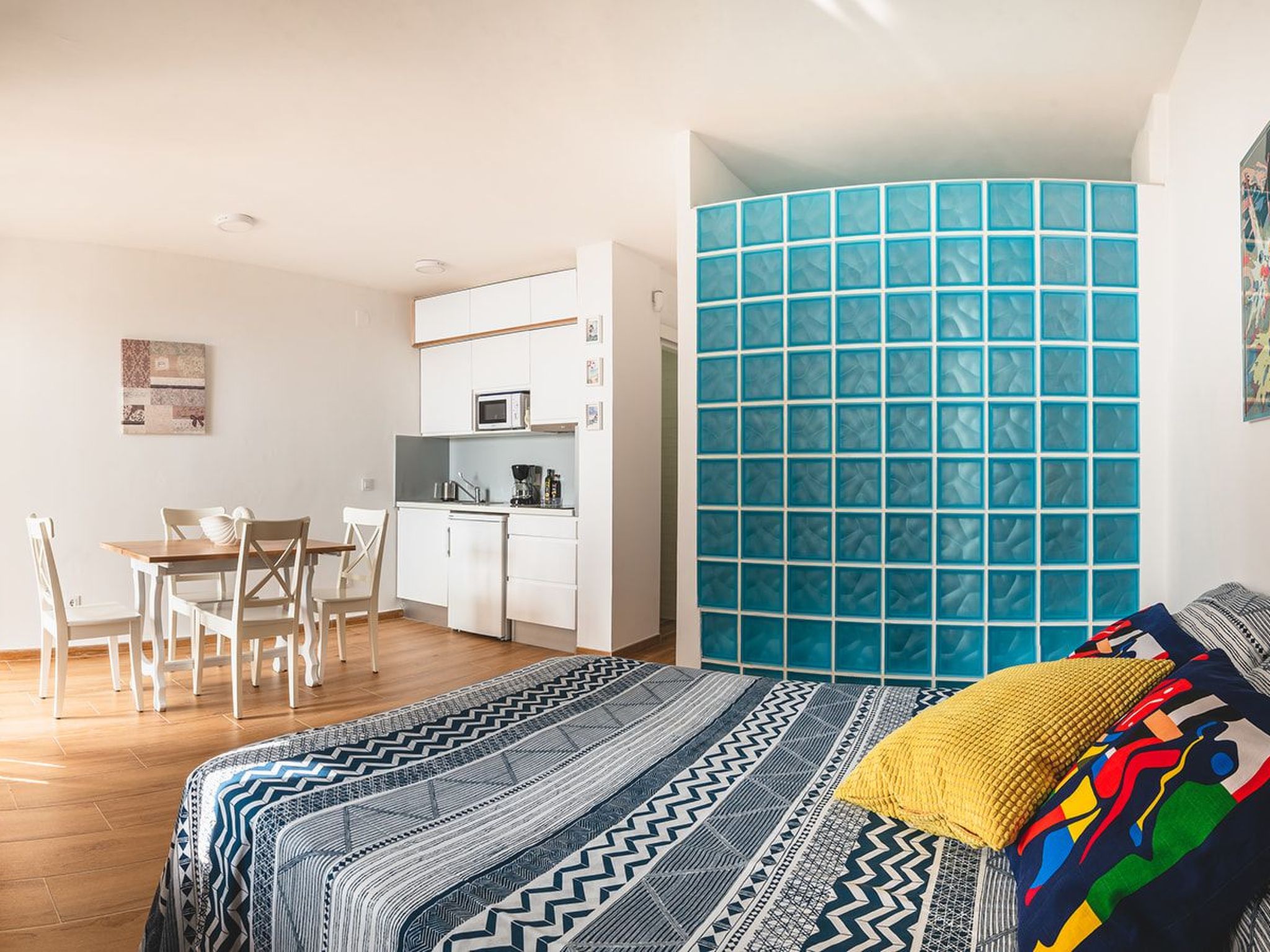 Appartement mit überdachtem Balkon und Meerblick in Strandlage-Image-tags.info