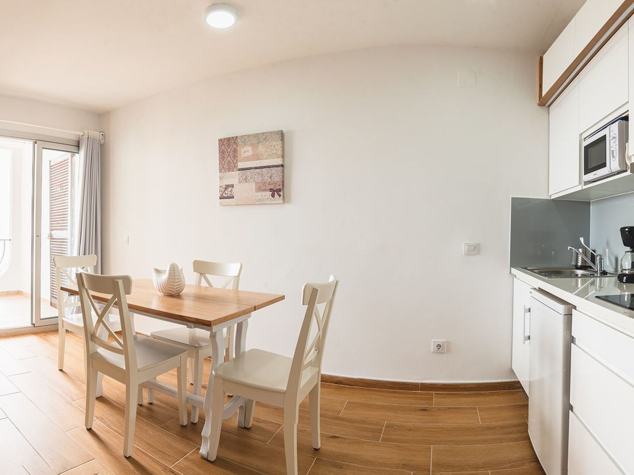 Appartement mit überdachtem Balkon und Meerblick in Strandlage-Image-tags.info