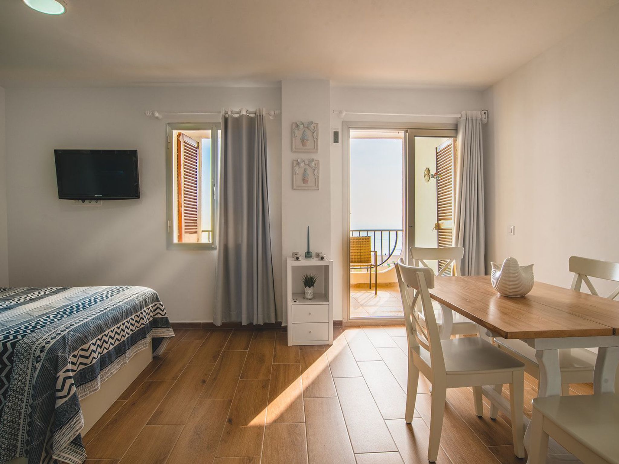 Appartement mit überdachtem Balkon und Meerblick in Strandlage-Image-tags.info