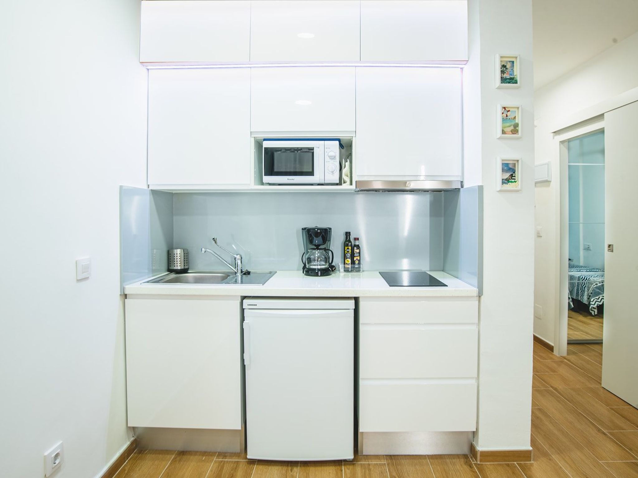 Appartement mit überdachtem Balkon und Meerblick in Strandlage-Image-tags.info