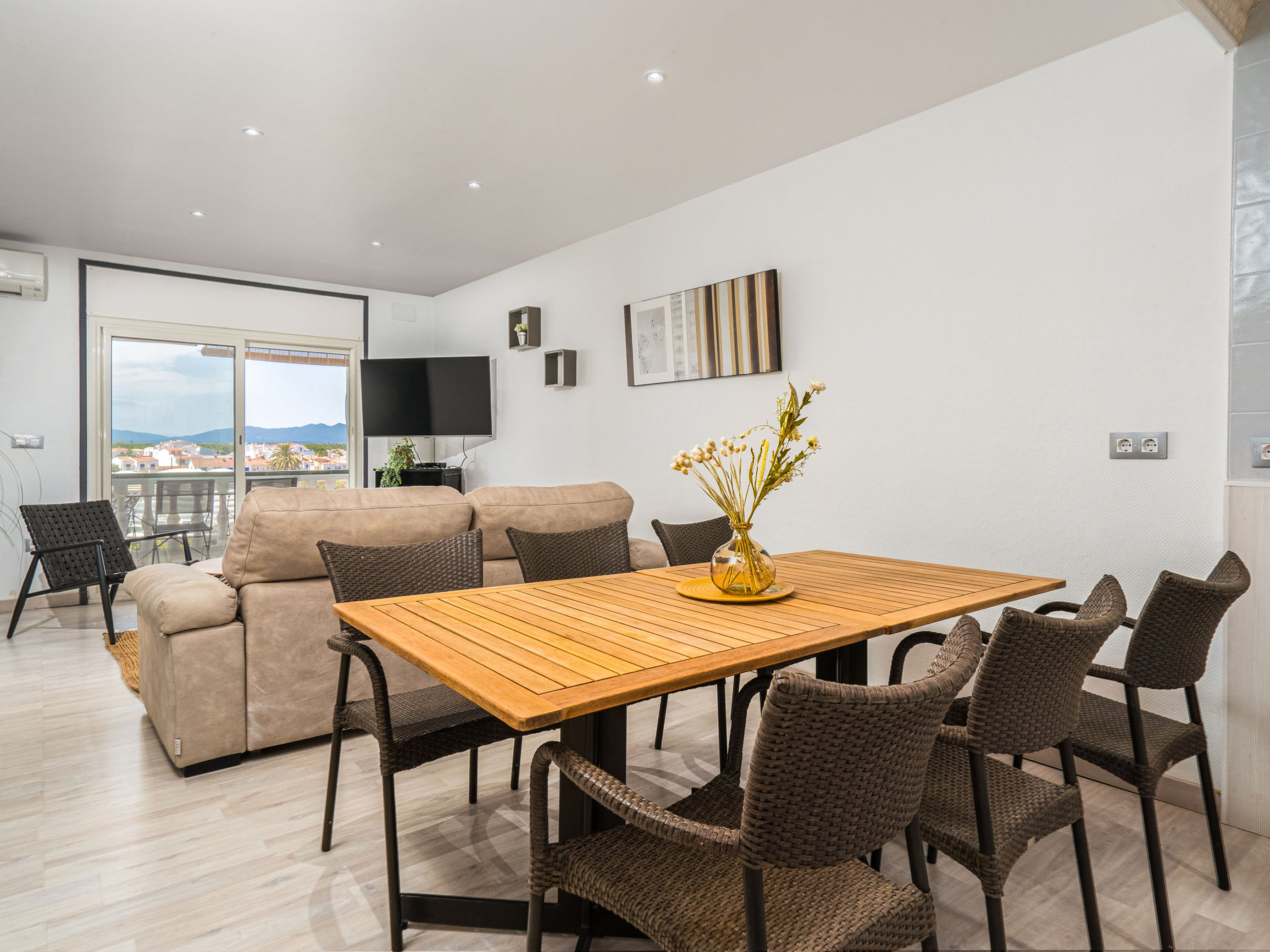 Photo of WELCS APARTAMENTO 012 EMP en el centro de Empuri