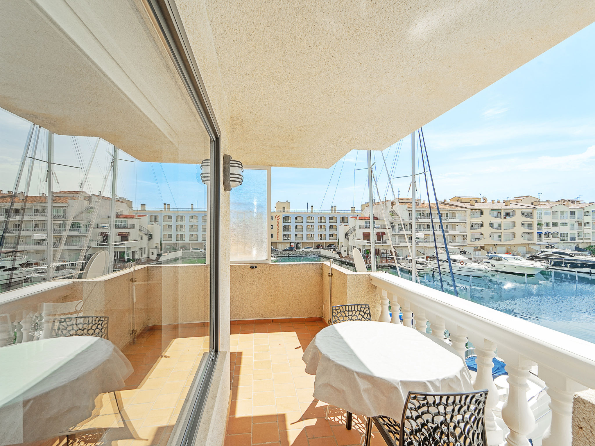 Photo of WELCS APARTAMENTO 158 EMP con vistas al canal