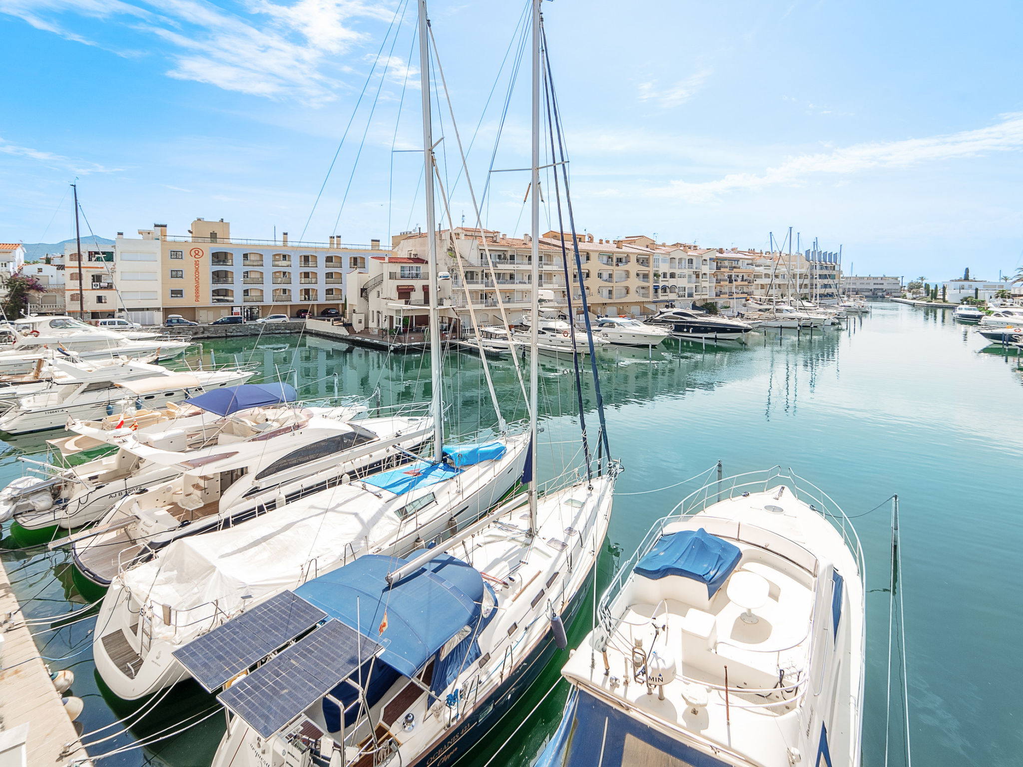 Photo of WELCS APARTAMENTO 158 EMP con vistas al canal