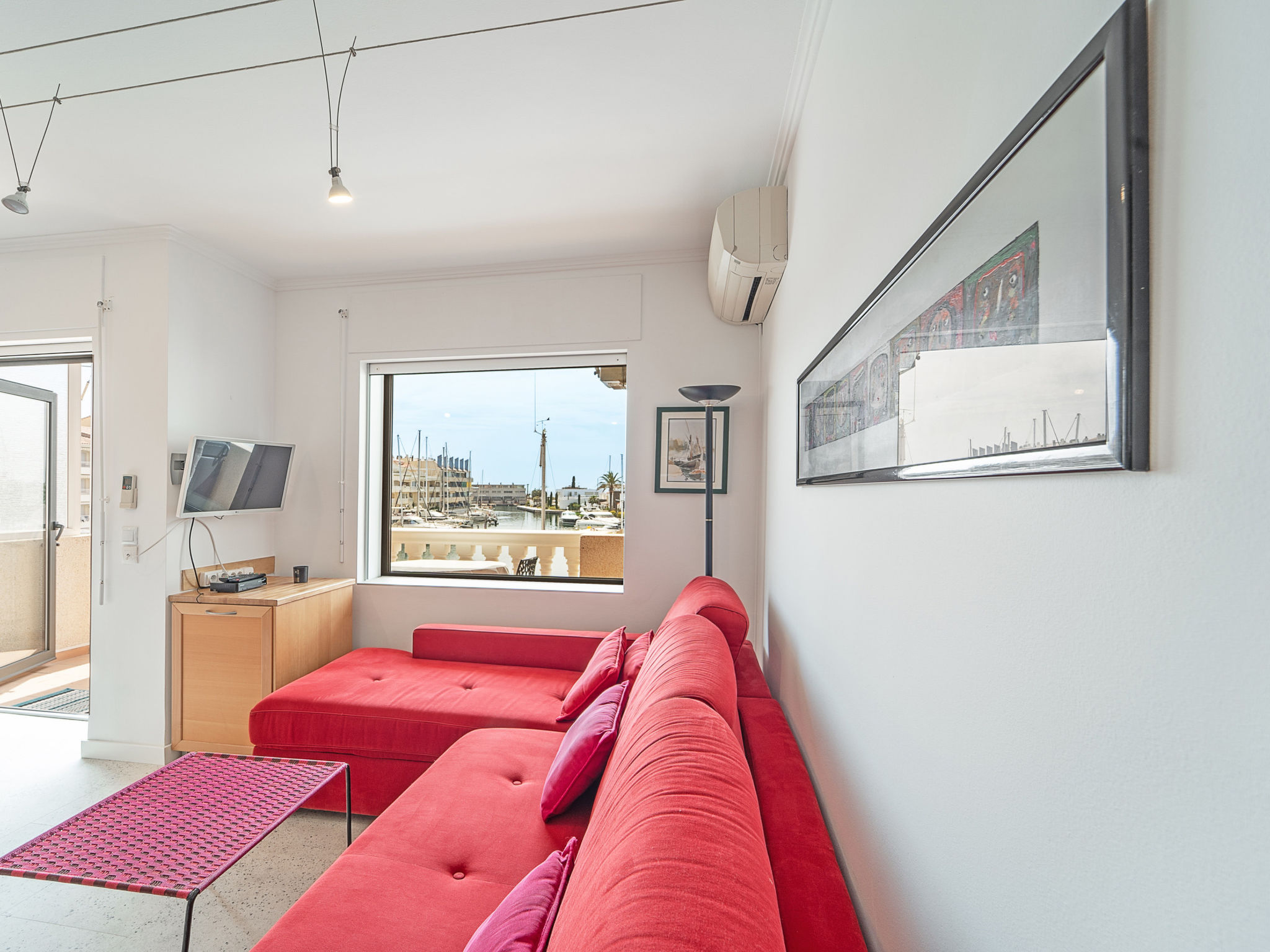 Photo of WELCS APARTAMENTO 158 EMP con vistas al canal