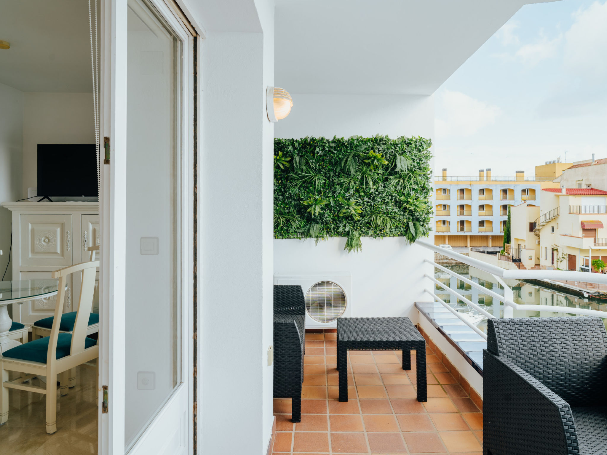 Photo of WELCS ESTUDIO 195 EMP con vistas al canal