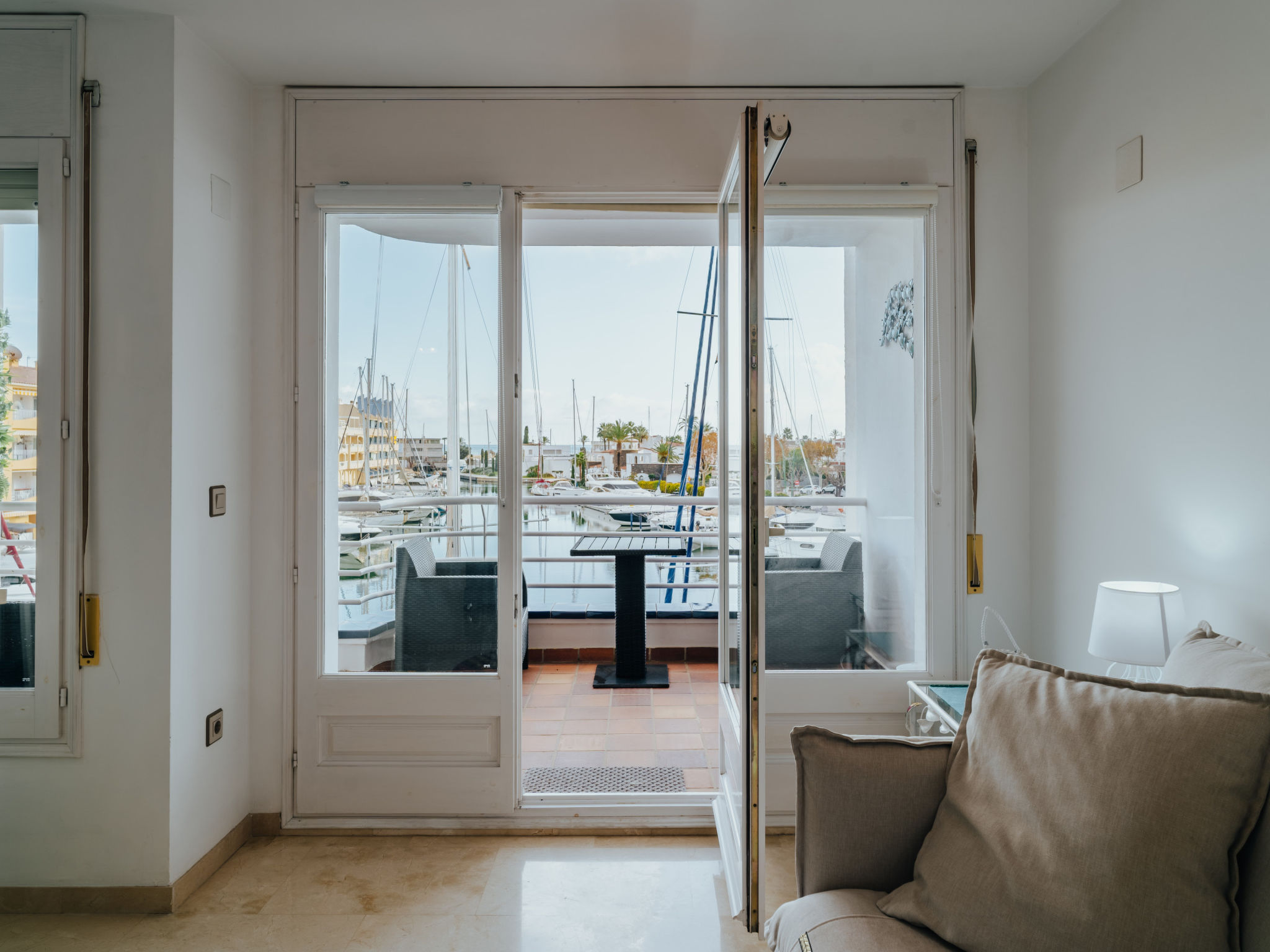 Photo of WELCS ESTUDIO 195 EMP con vistas al canal