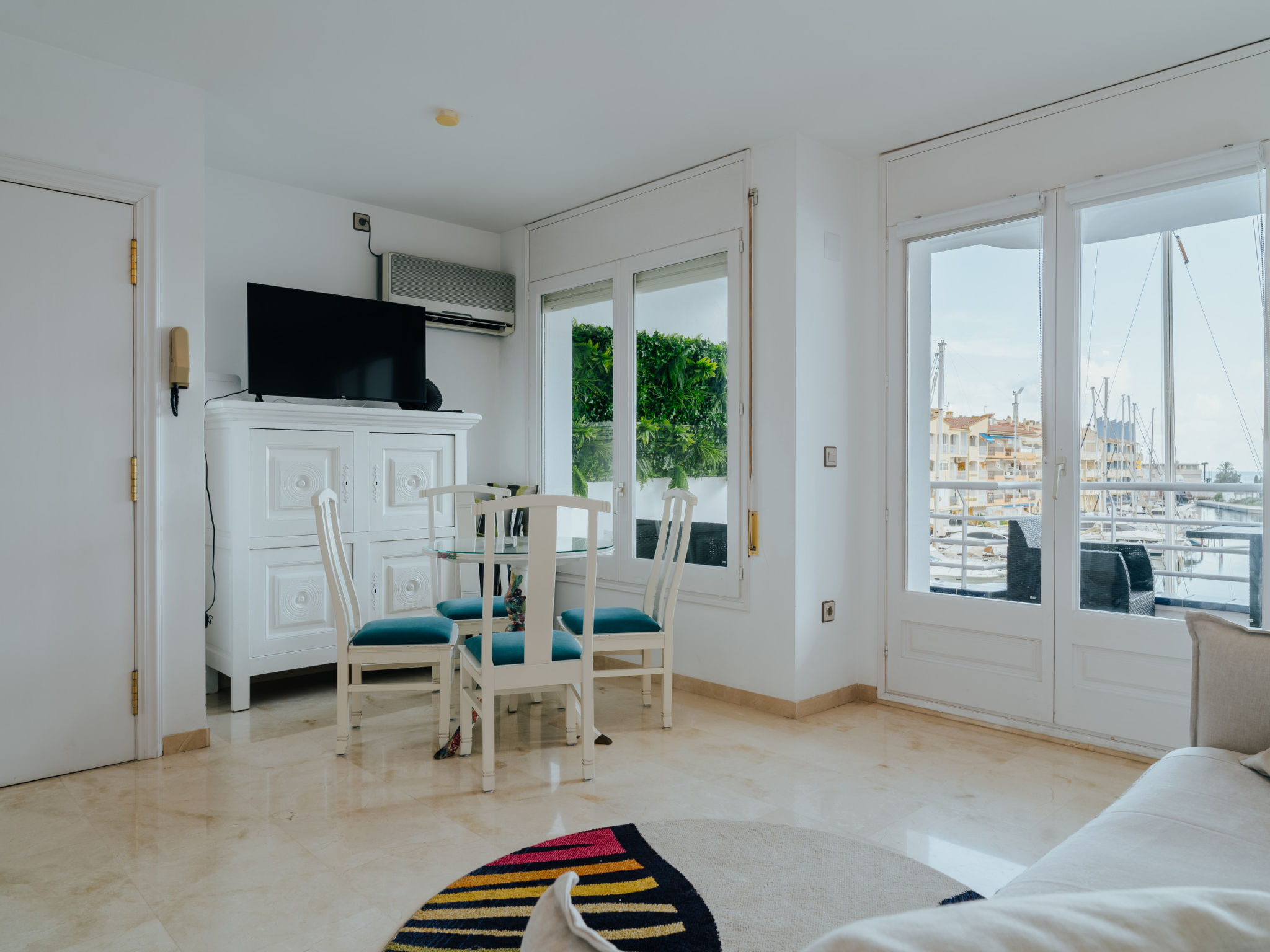 Photo of WELCS ESTUDIO 195 EMP con vistas al canal