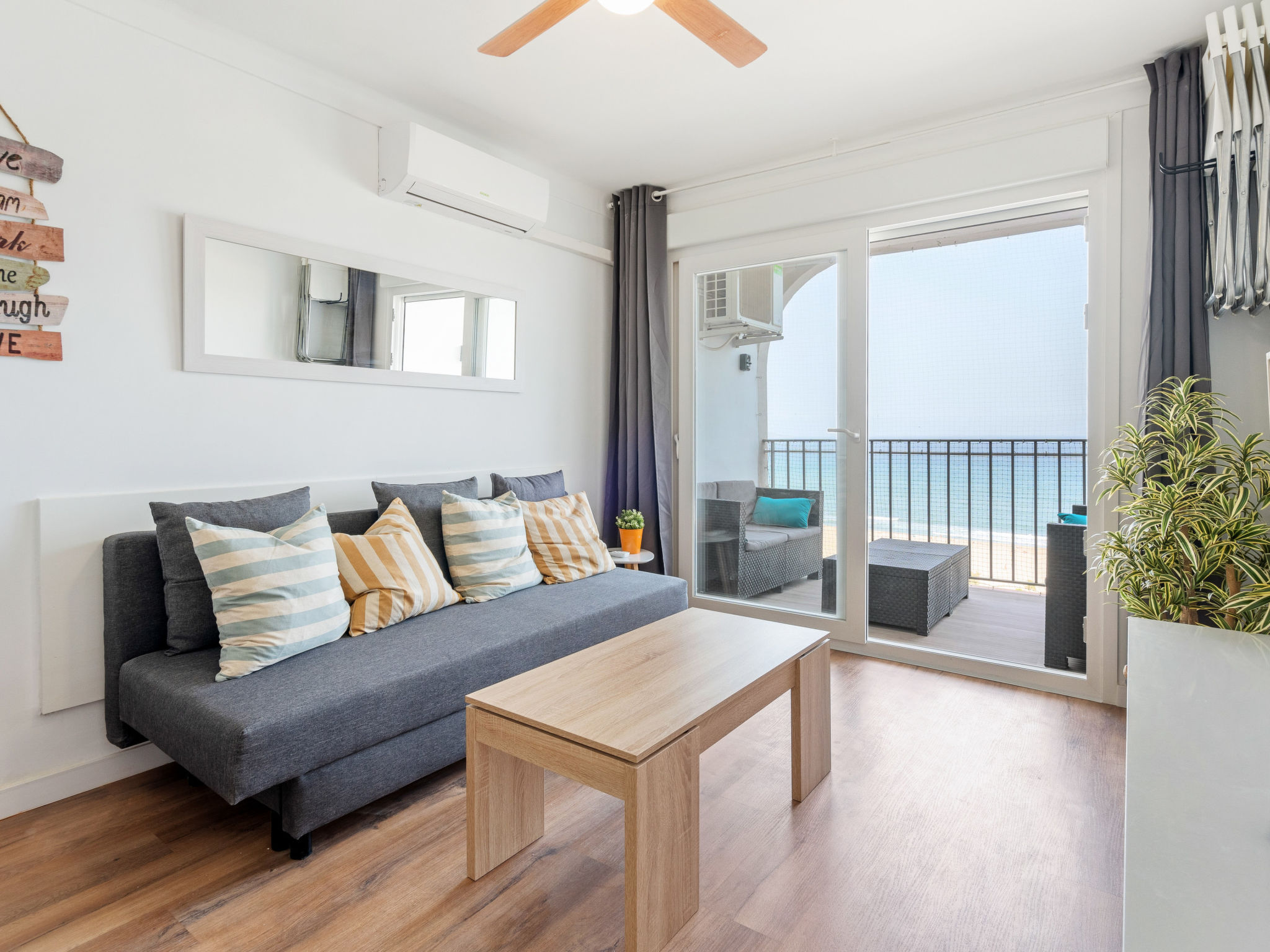 Photo of WELCS APARTAMENTO 085 EMP Frente al Mar