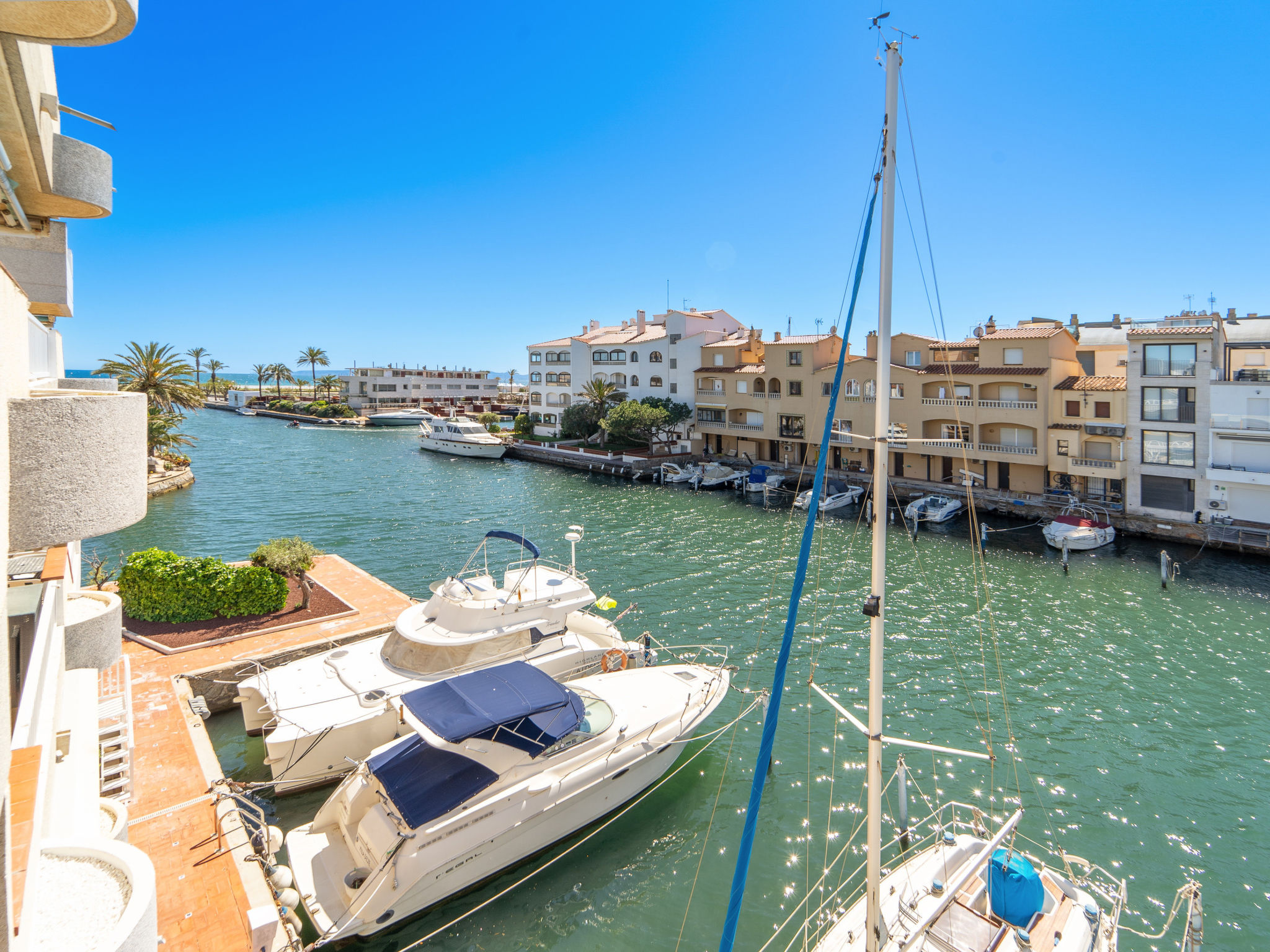 Photo of WELCS APARTAMENTO 145 EMP con vistas al canal