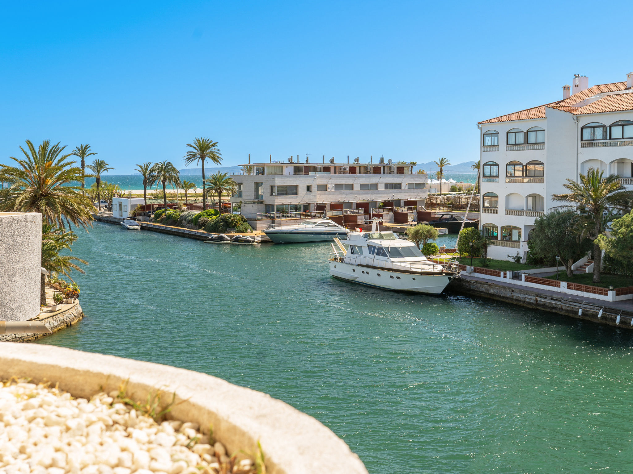 Photo of WELCS APARTAMENTO 145 EMP con vistas al canal