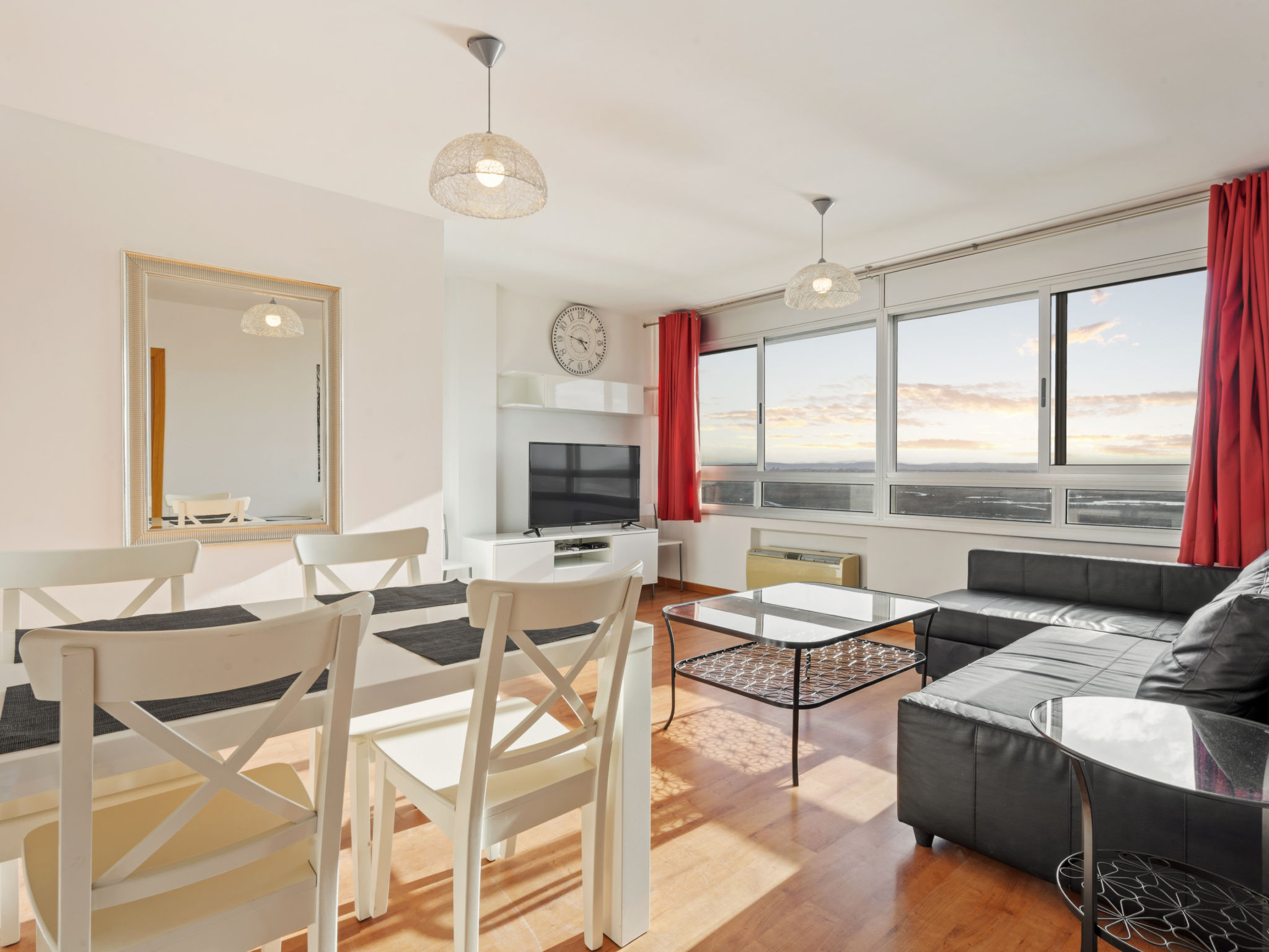 Photo of WELCS APARTAMENTO 051 EMP con vistas al mar