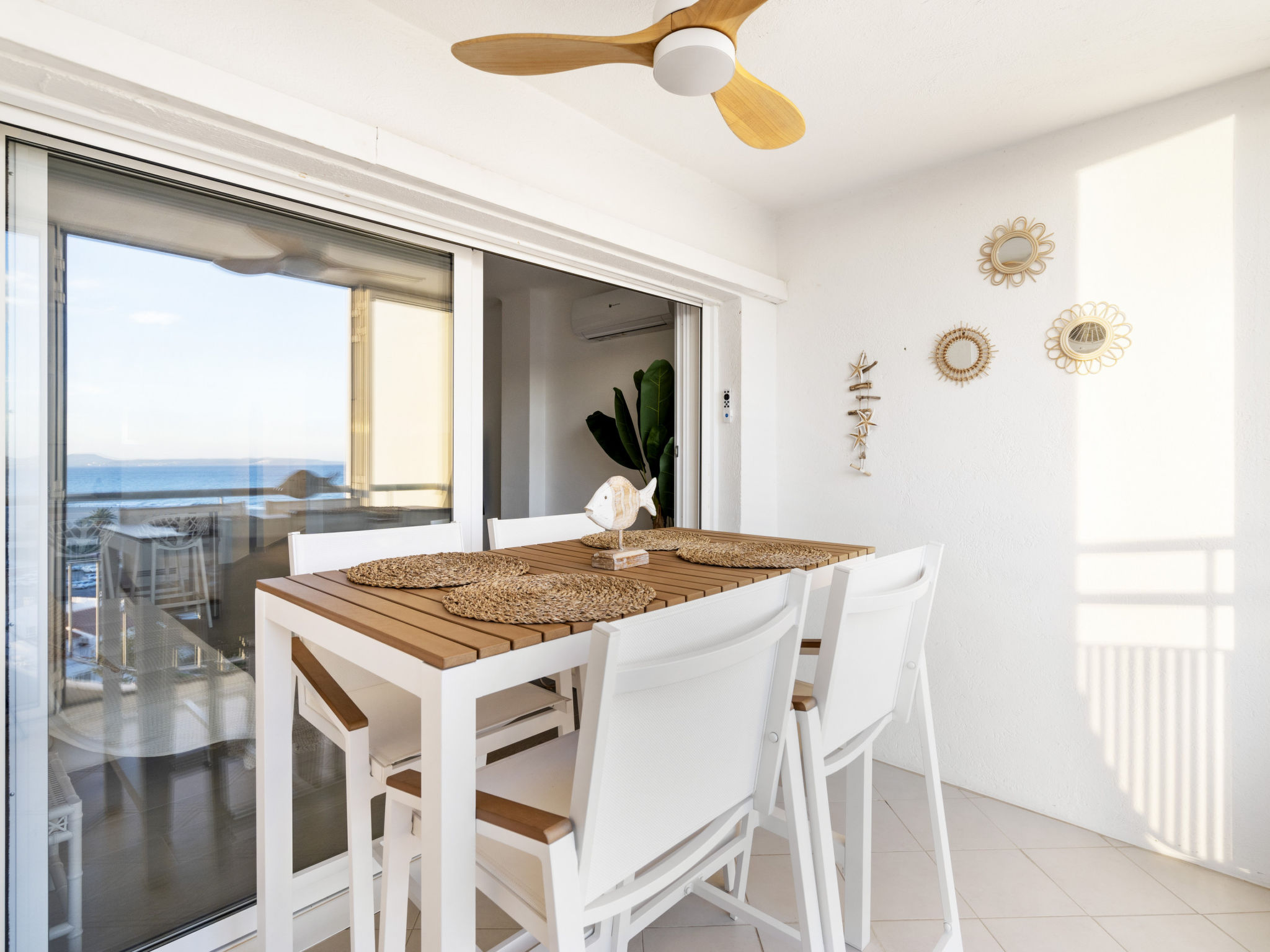 Photo of WELCS APARTAMENTO 101 EMP con vistas al Mar