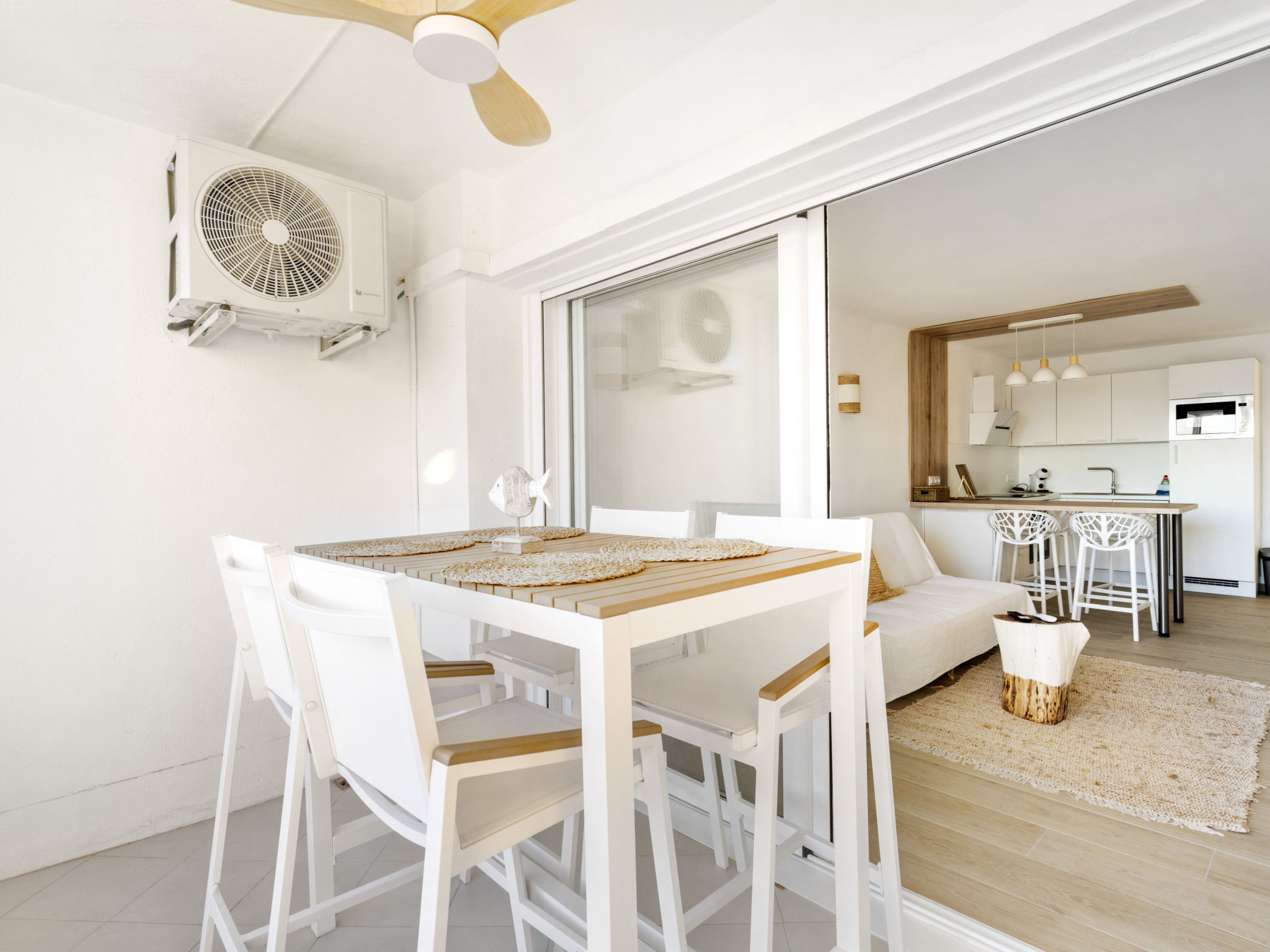 Photo of WELCS APARTAMENTO 101 EMP con vistas al Mar