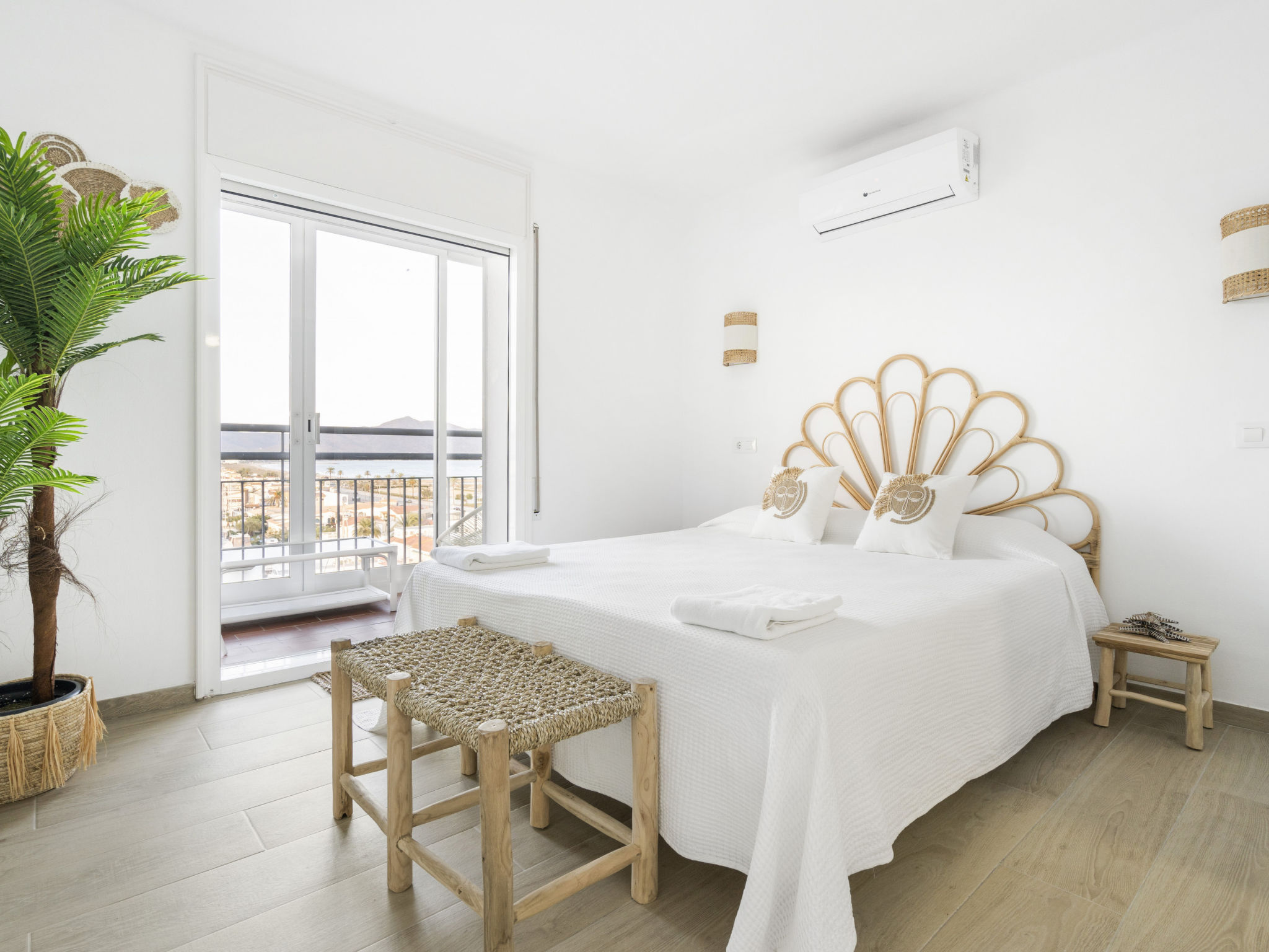 Photo of WELCS APARTAMENTO 101 EMP con vistas al Mar