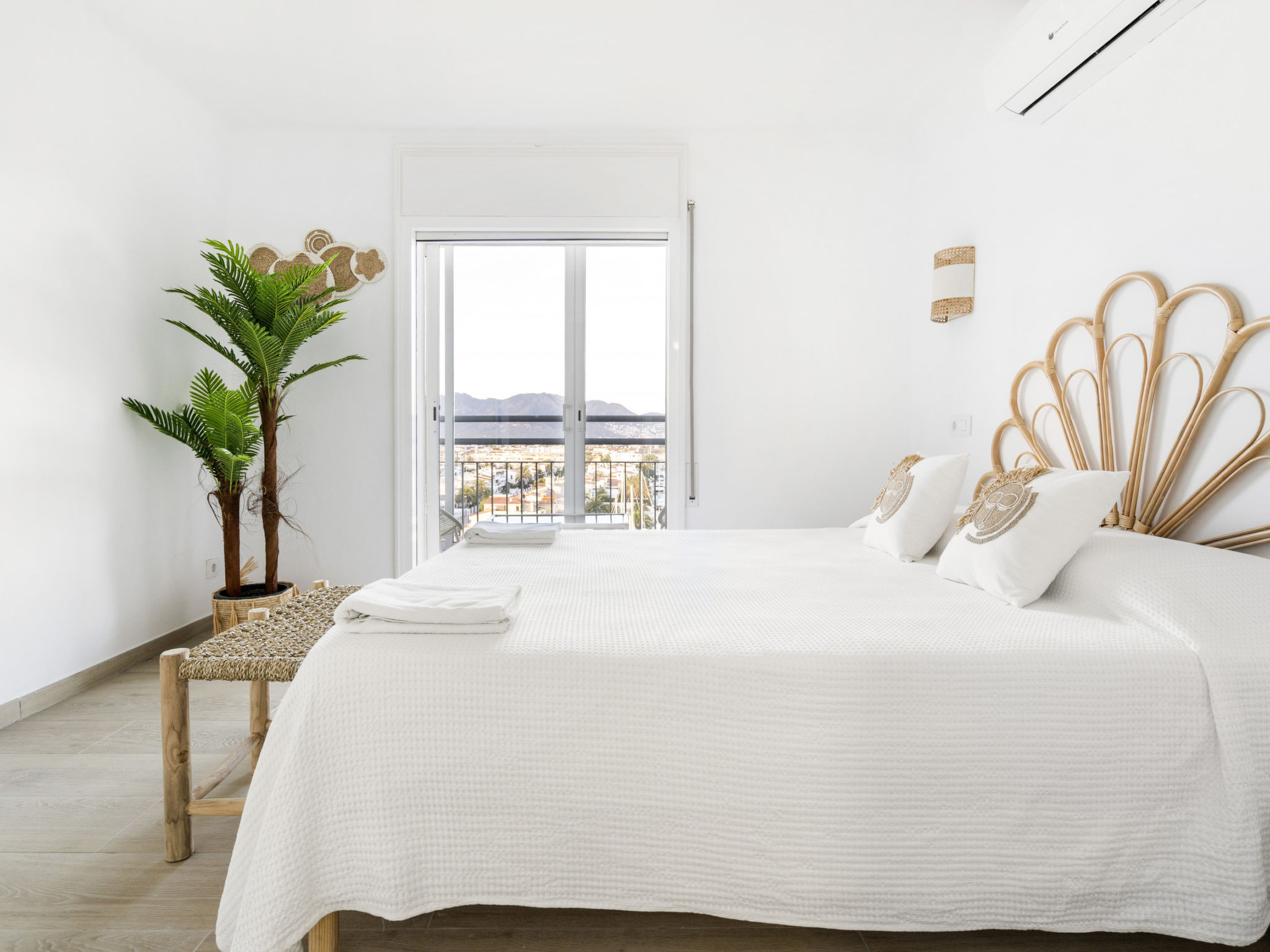 Photo of WELCS APARTAMENTO 101 EMP con vistas al Mar