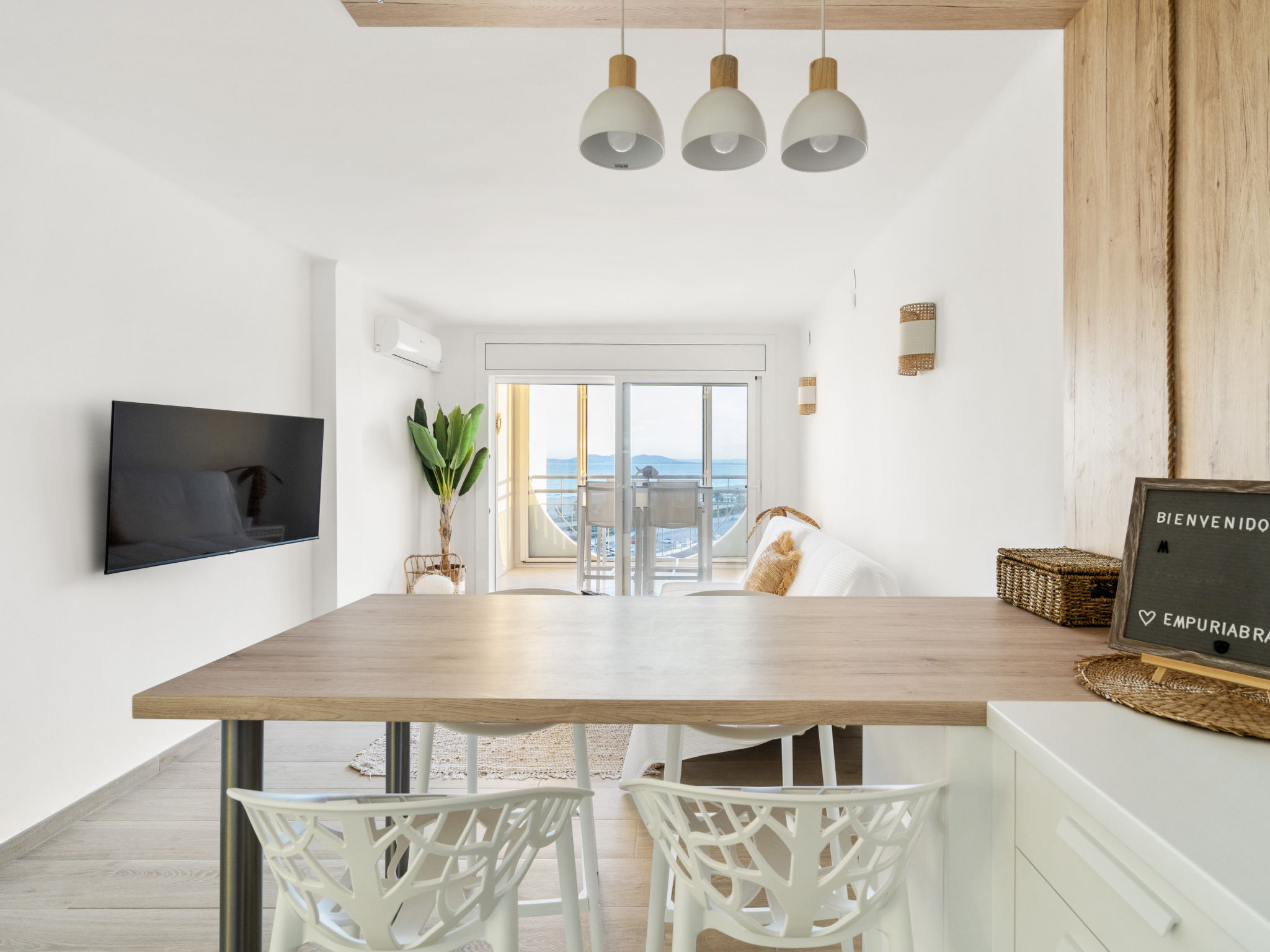 Photo of WELCS APARTAMENTO 101 EMP con vistas al Mar