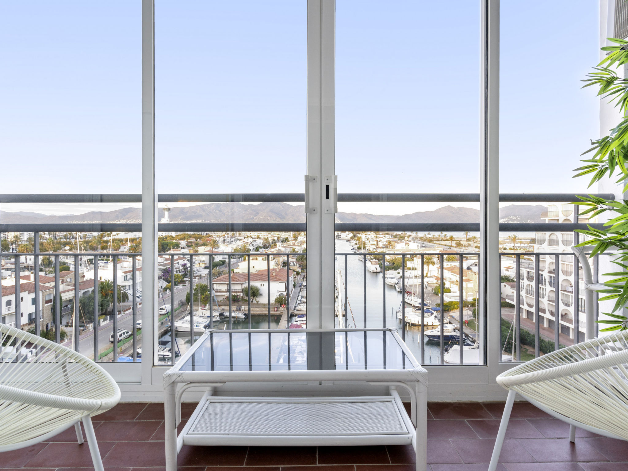 Photo of WELCS APARTAMENTO 101 EMP con vistas al Mar