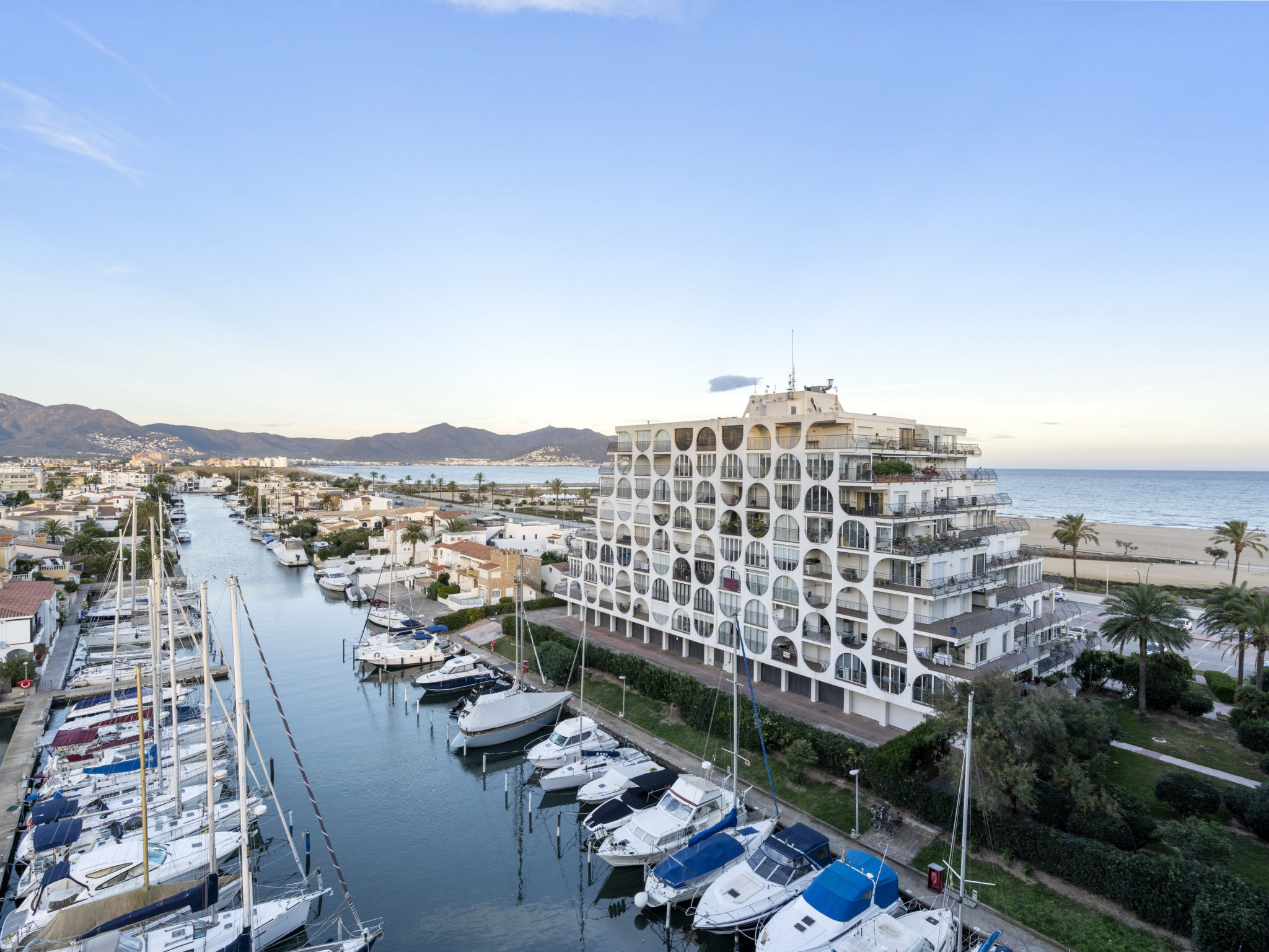 Photo of WELCS APARTAMENTO 101 EMP con vistas al Mar