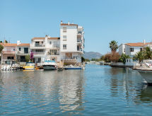 Kompacte studio in het bruisende centrum van Empuriabrava, vlakbij het strand - thumbnail 2