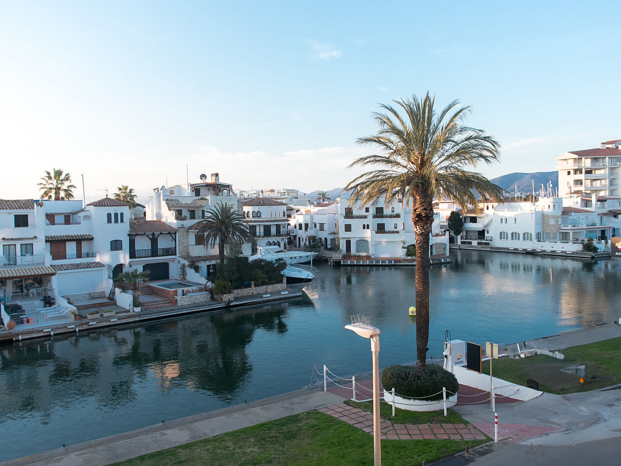 Photo of WELCS Estudio 229 EMP con vista al canal