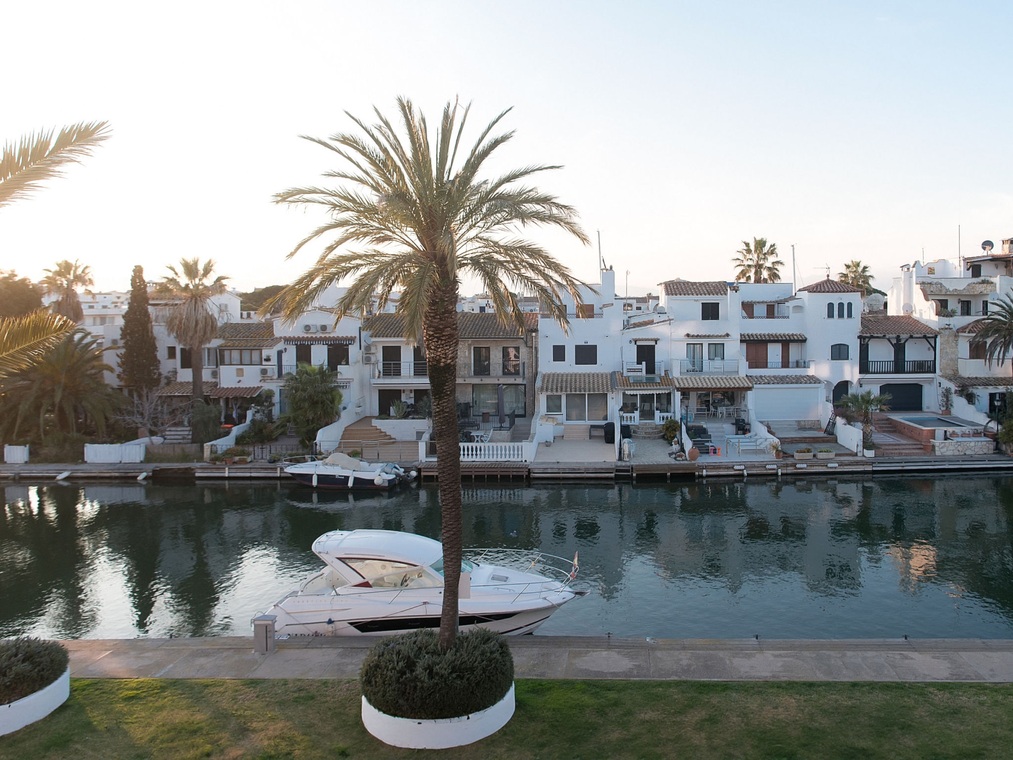 Photo of WELCS Estudio 229 EMP con vista al canal