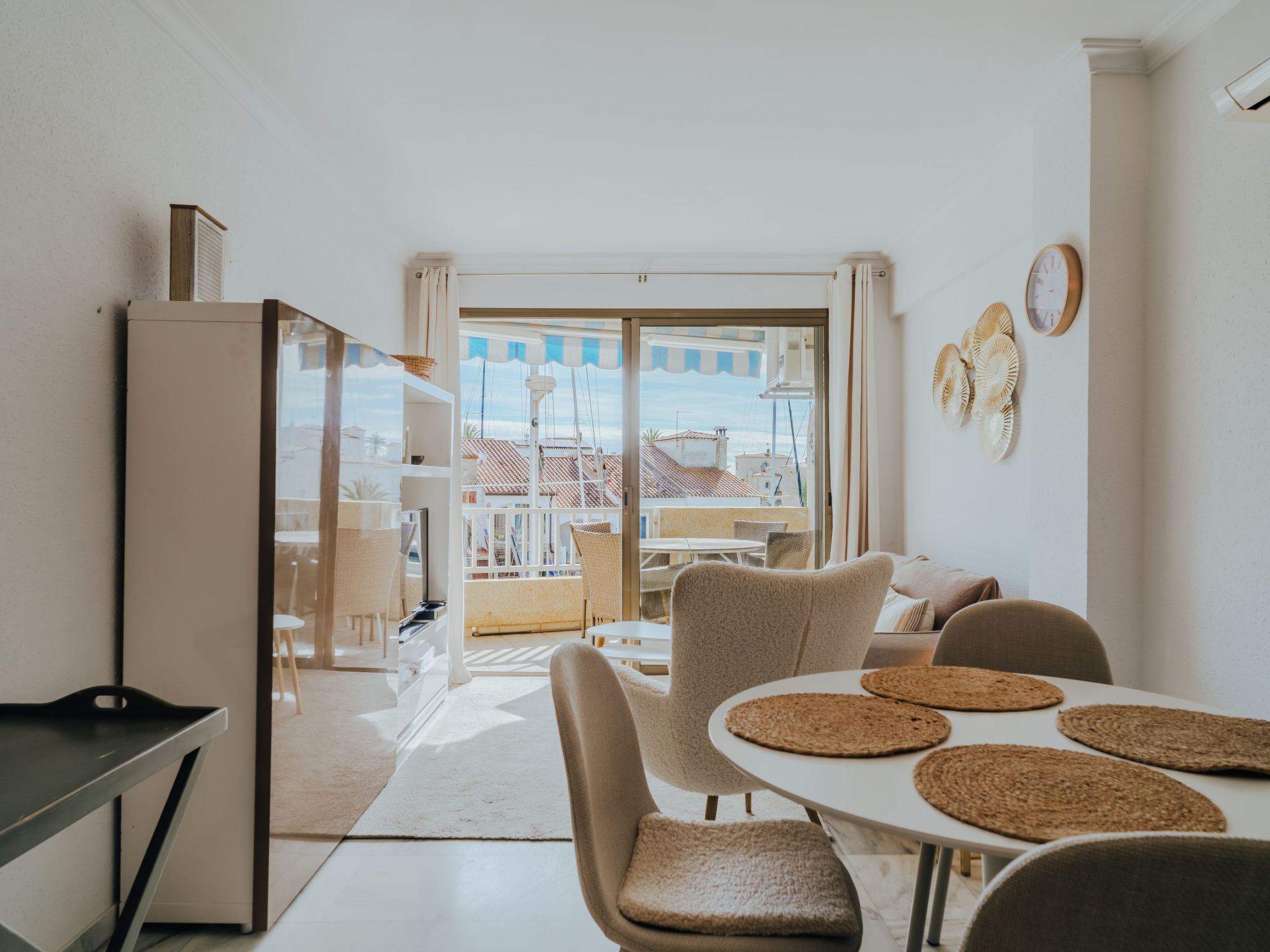 Photo of WELCS APARTAMENTO 208 EMP cerca de la playa