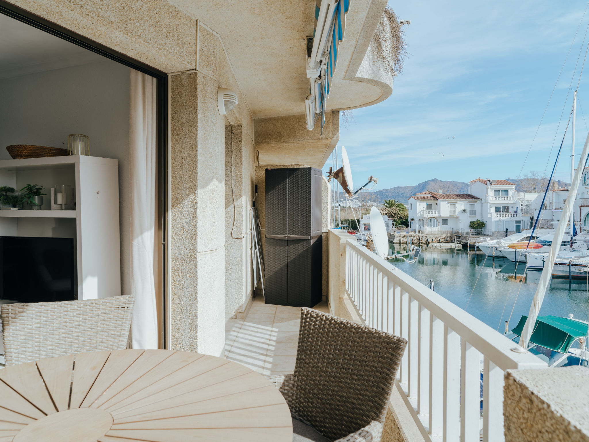 Photo of WELCS APARTAMENTO 208 EMP cerca de la playa