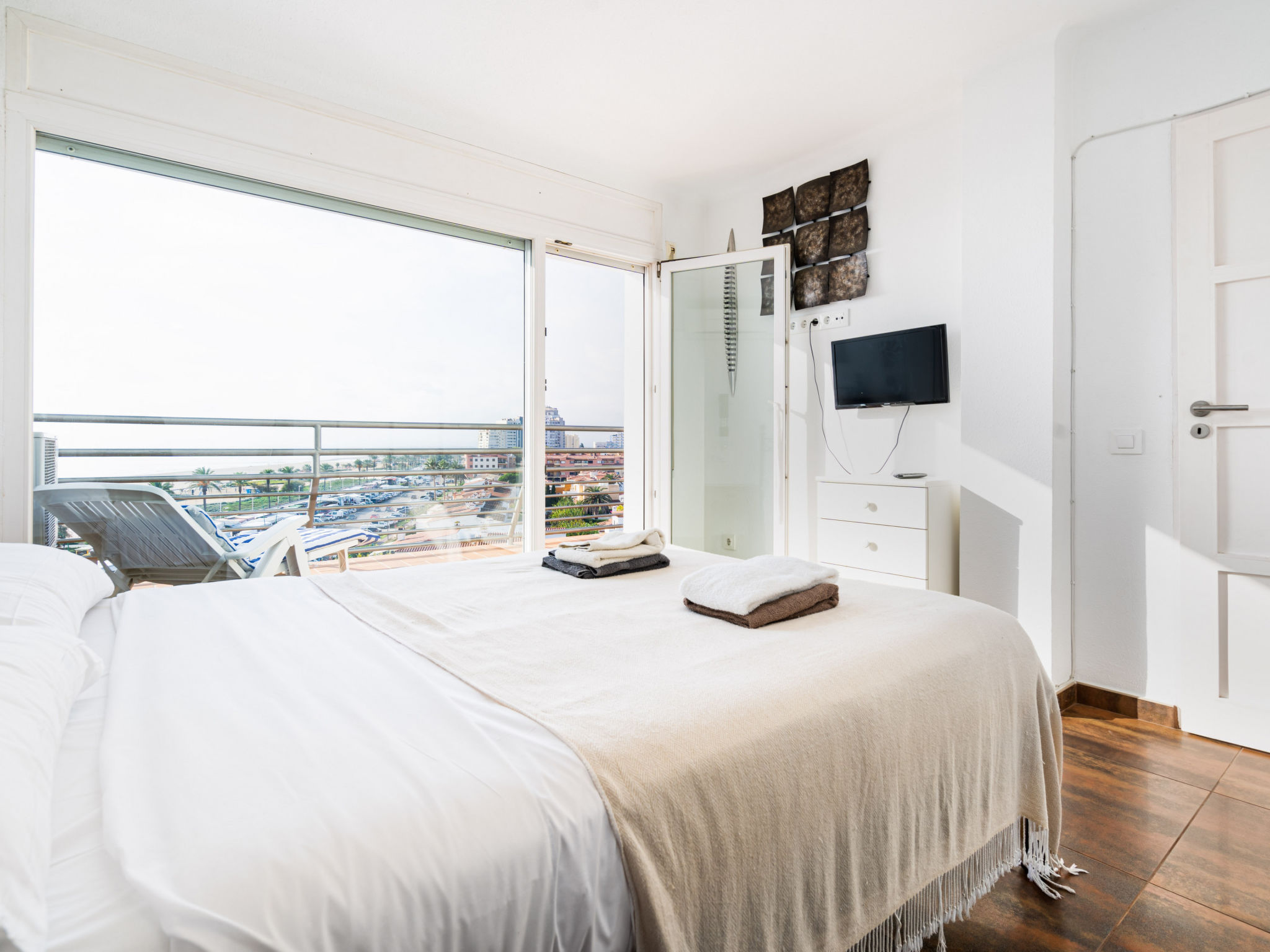 Photo of WELCS APARTAMENTO 221 EMP frente al mar