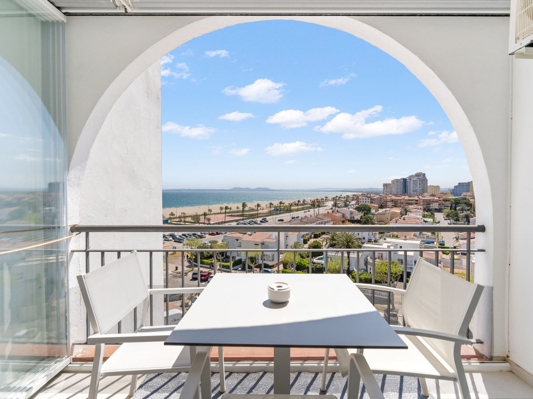 Photo of WELCS ESTUDIO 057 EMP Frente al Mar