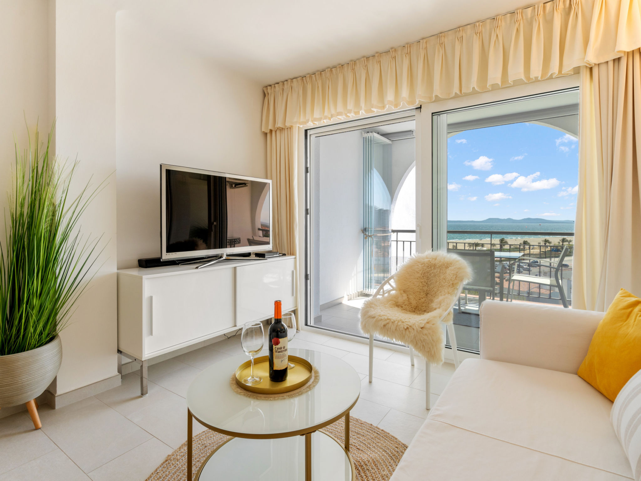 Photo of WELCS ESTUDIO 057 EMP Frente al Mar