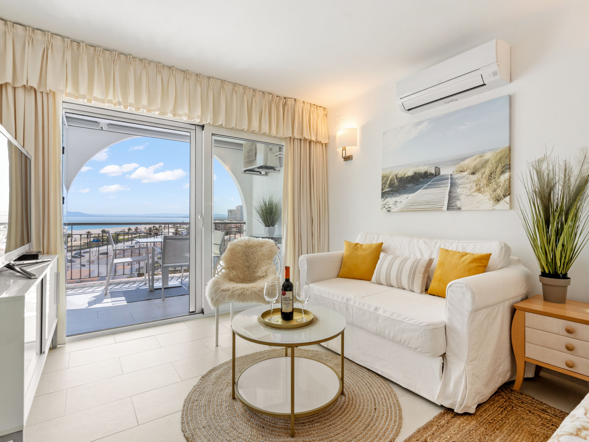 Photo of WELCS ESTUDIO 057 EMP Frente al Mar