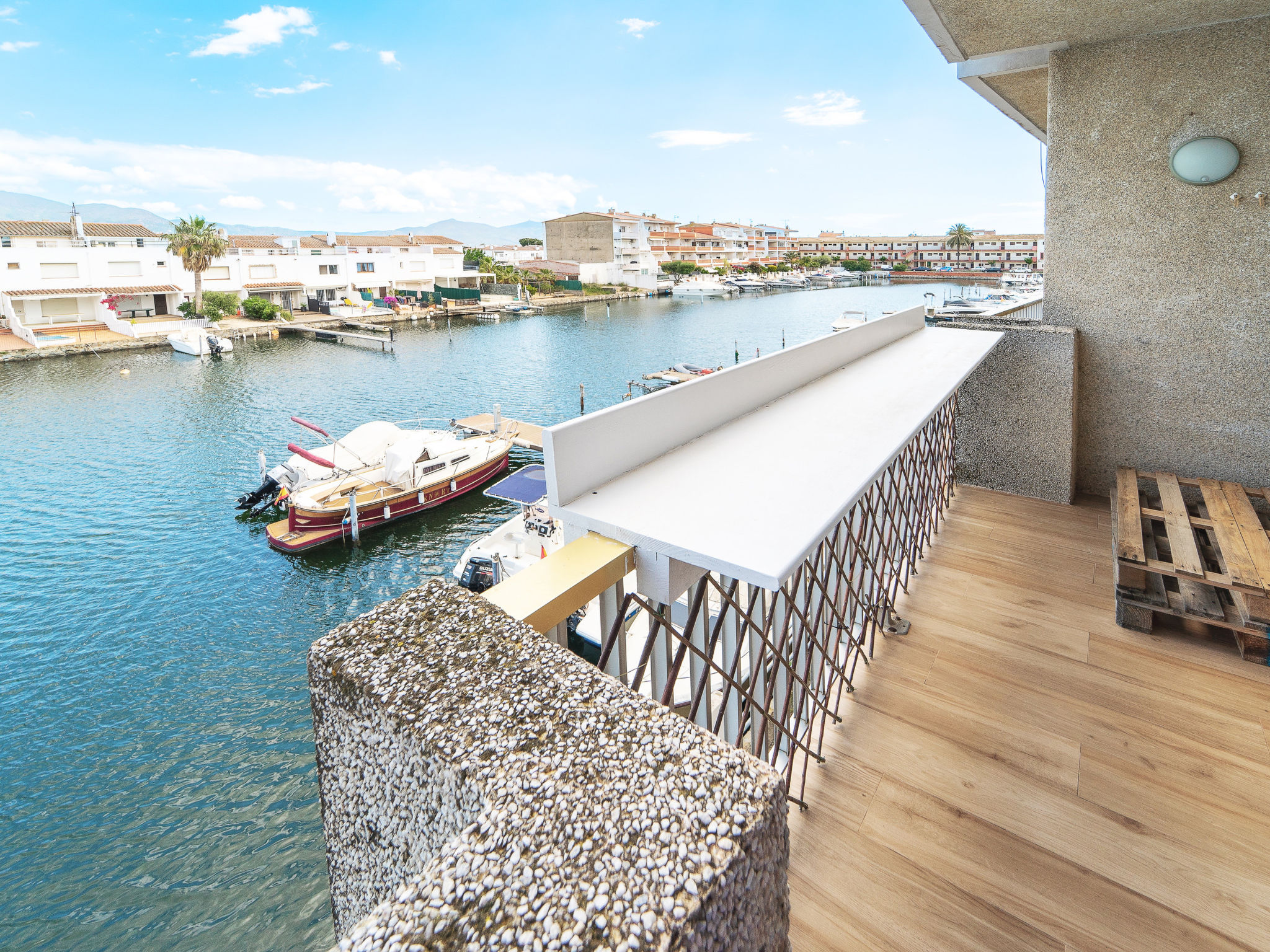 Photo of WELCS APARTAMENTO 143 EMP con vistas al canal