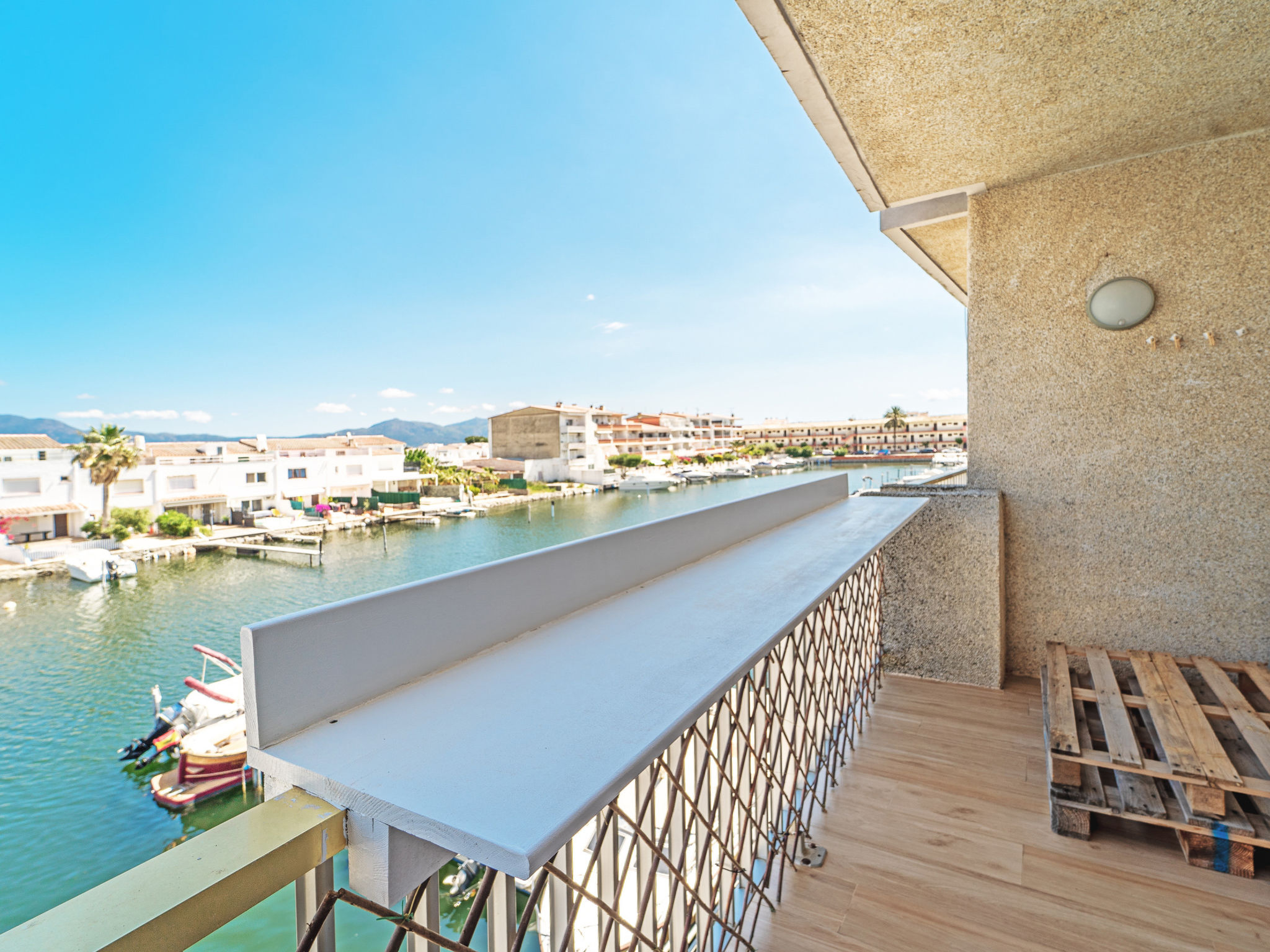 Photo of WELCS APARTAMENTO 143 EMP con vistas al canal