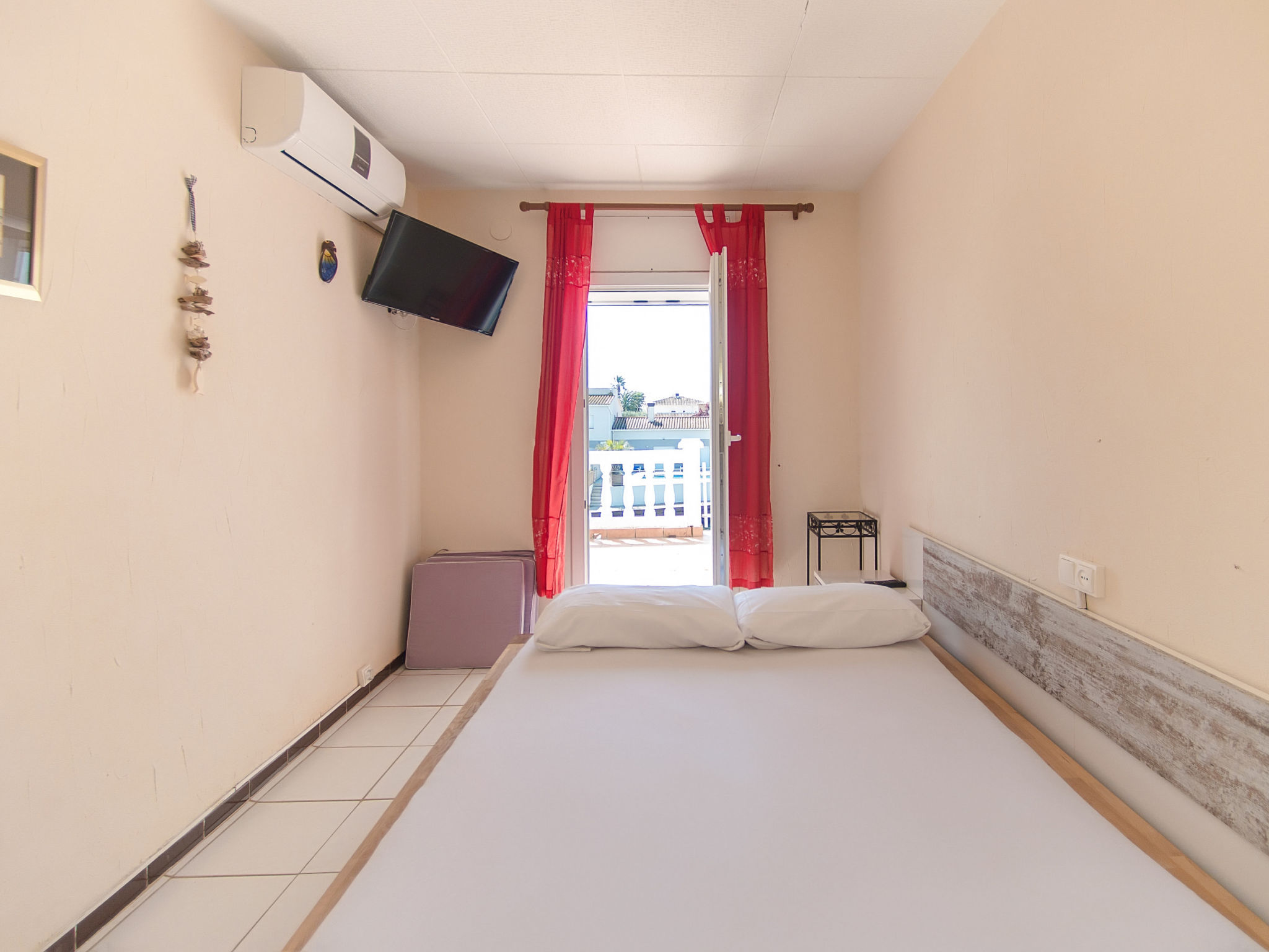 Photo of WELCS CASA  240 EMP con piscina y vista al canal