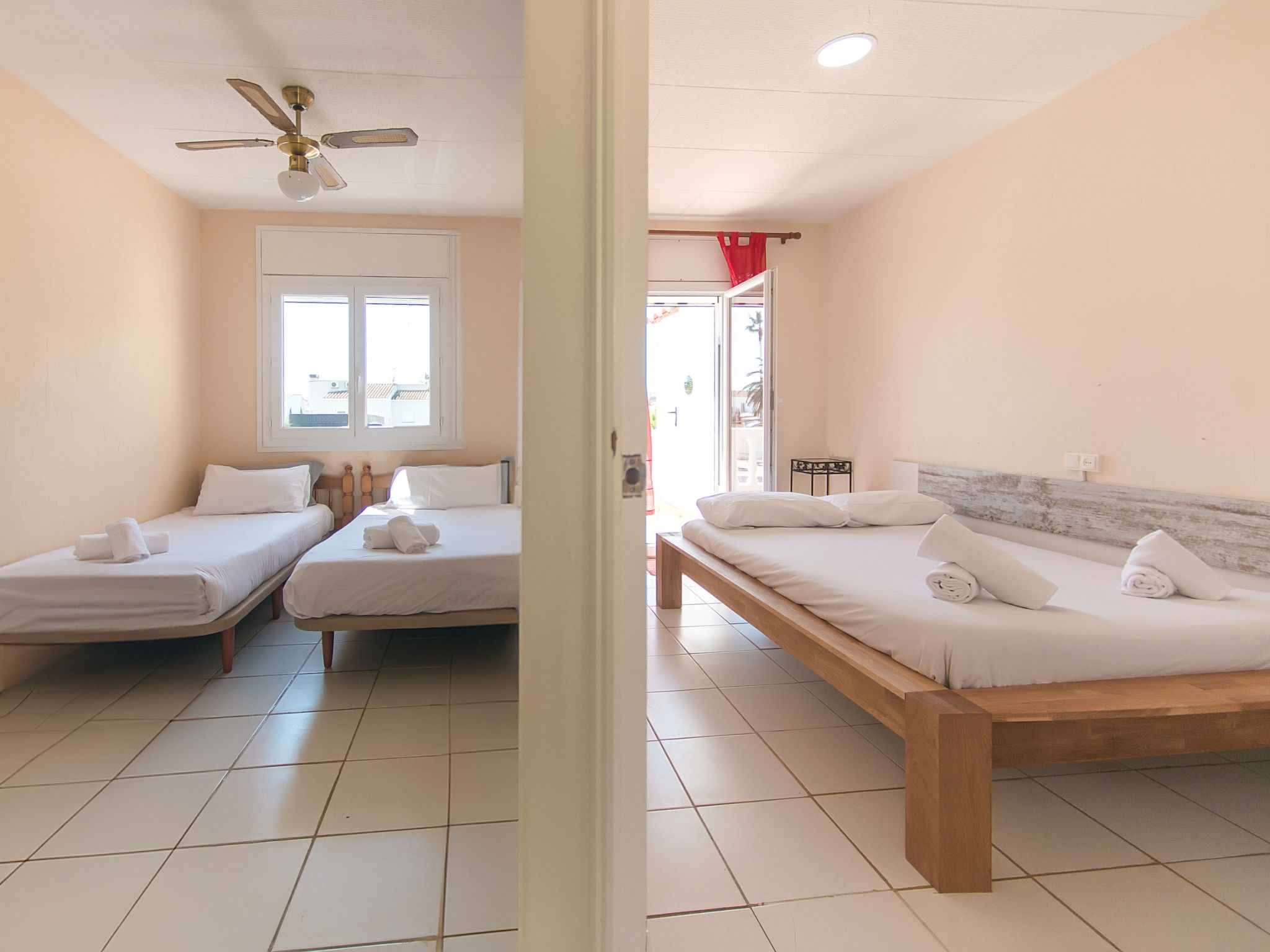 Photo of WELCS CASA  240 EMP con piscina y vista al canal