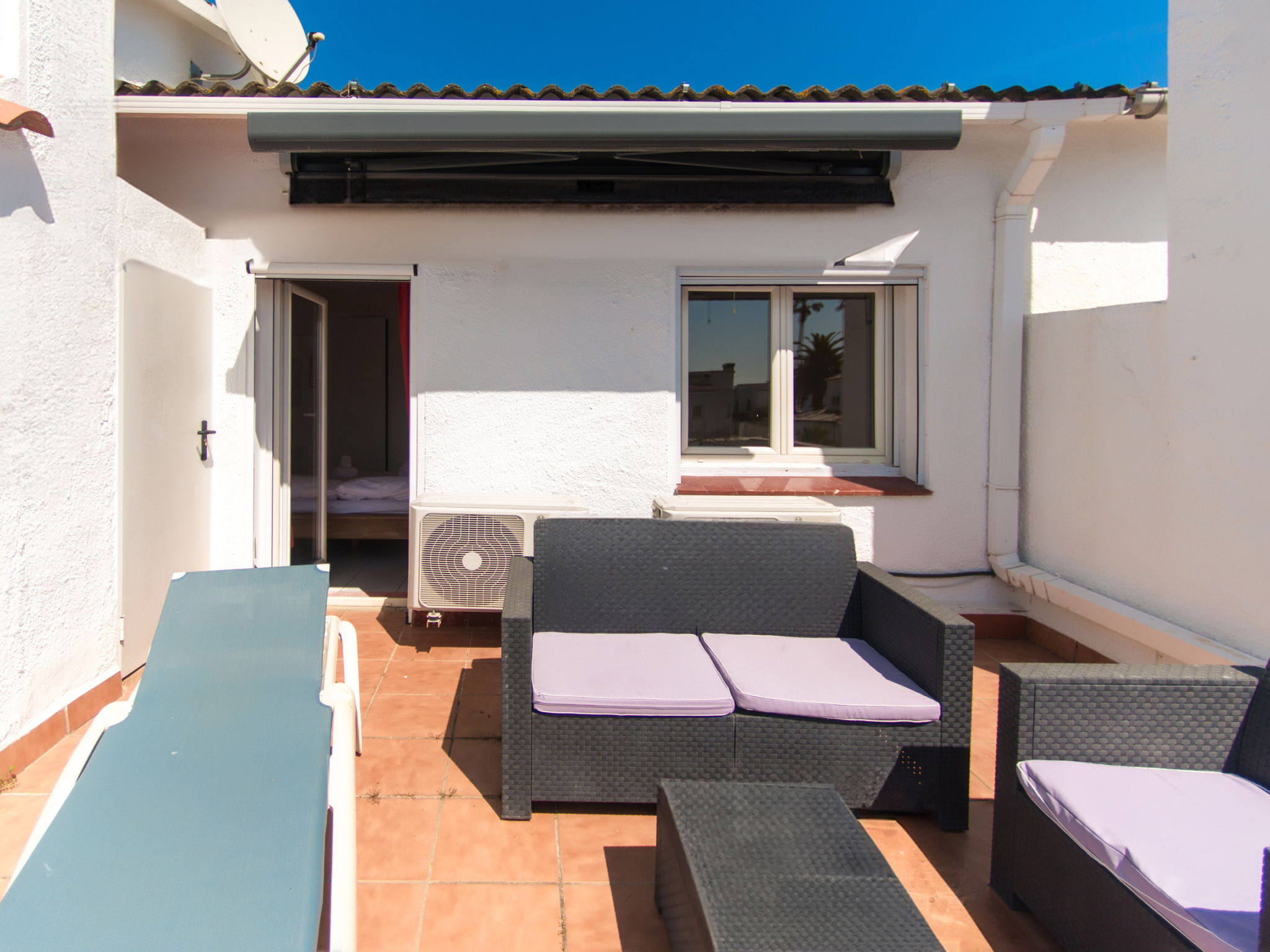 Photo of WELCS CASA  240 EMP con piscina y vista al canal