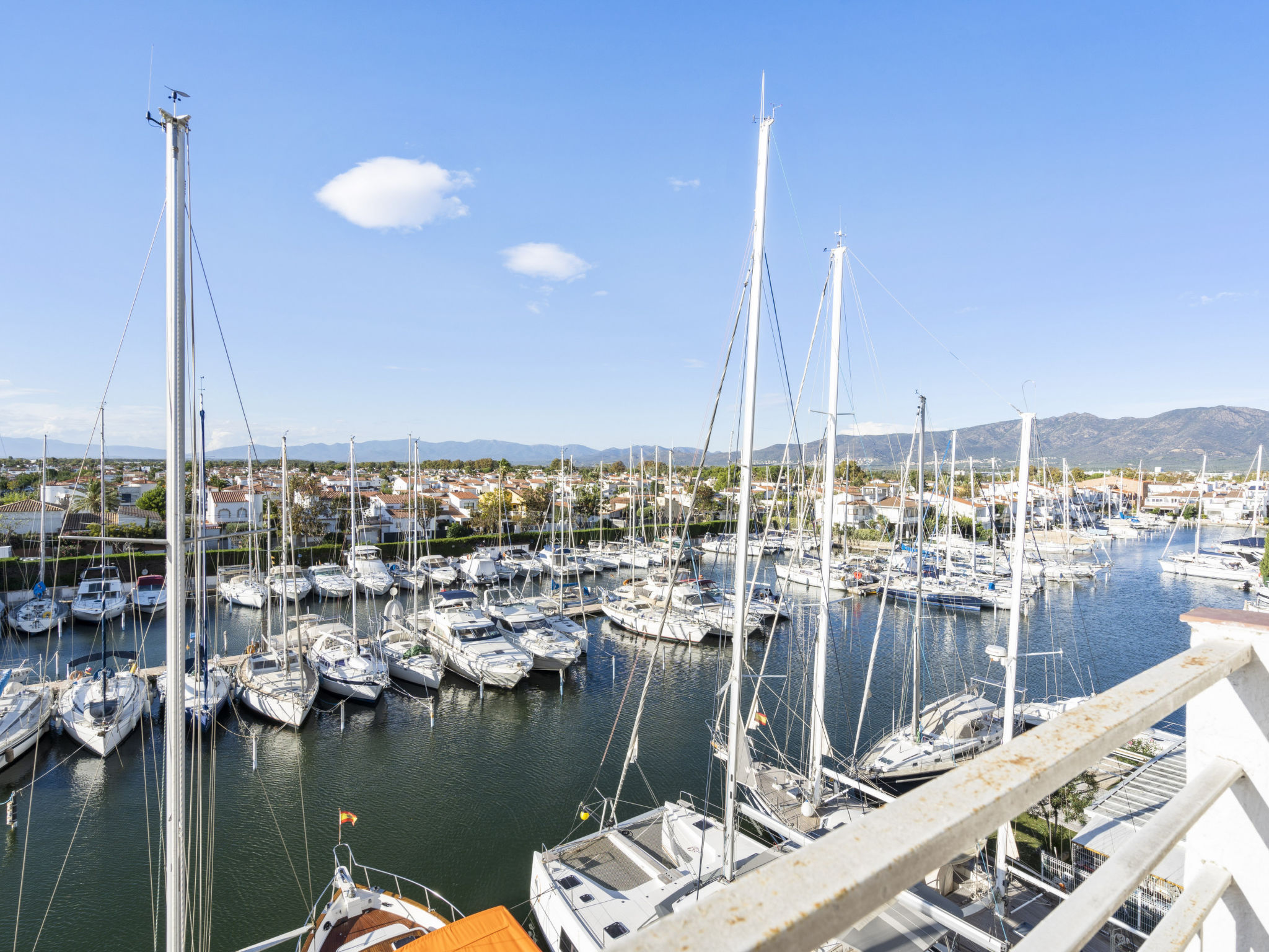 Photo of WELCS APARTAMENTO 227 EMP  con vistas al canal