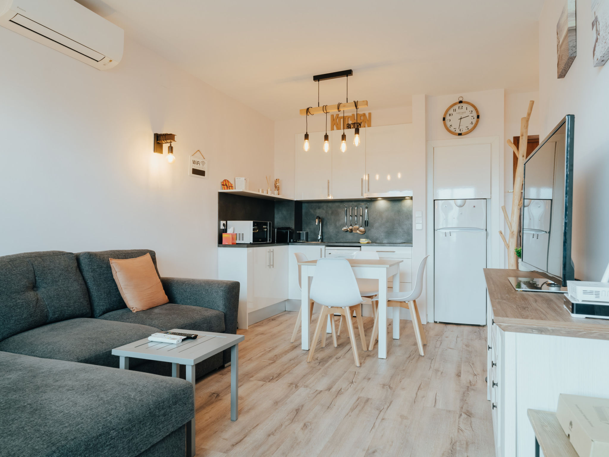 Photo of WELCS APARTAMENTO 193 EMP con vistas al canal