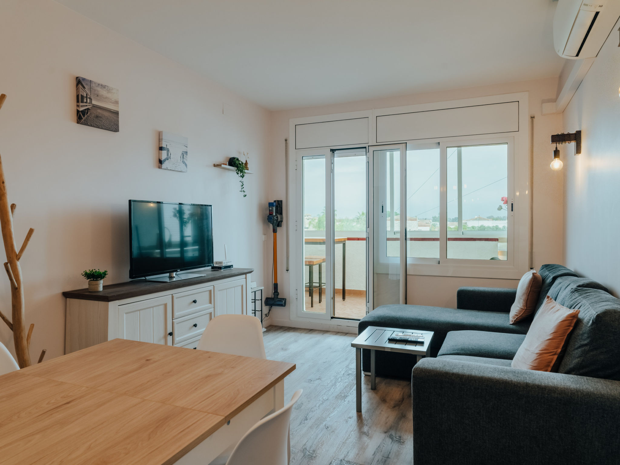 Photo of WELCS APARTAMENTO 193 EMP con vistas al canal