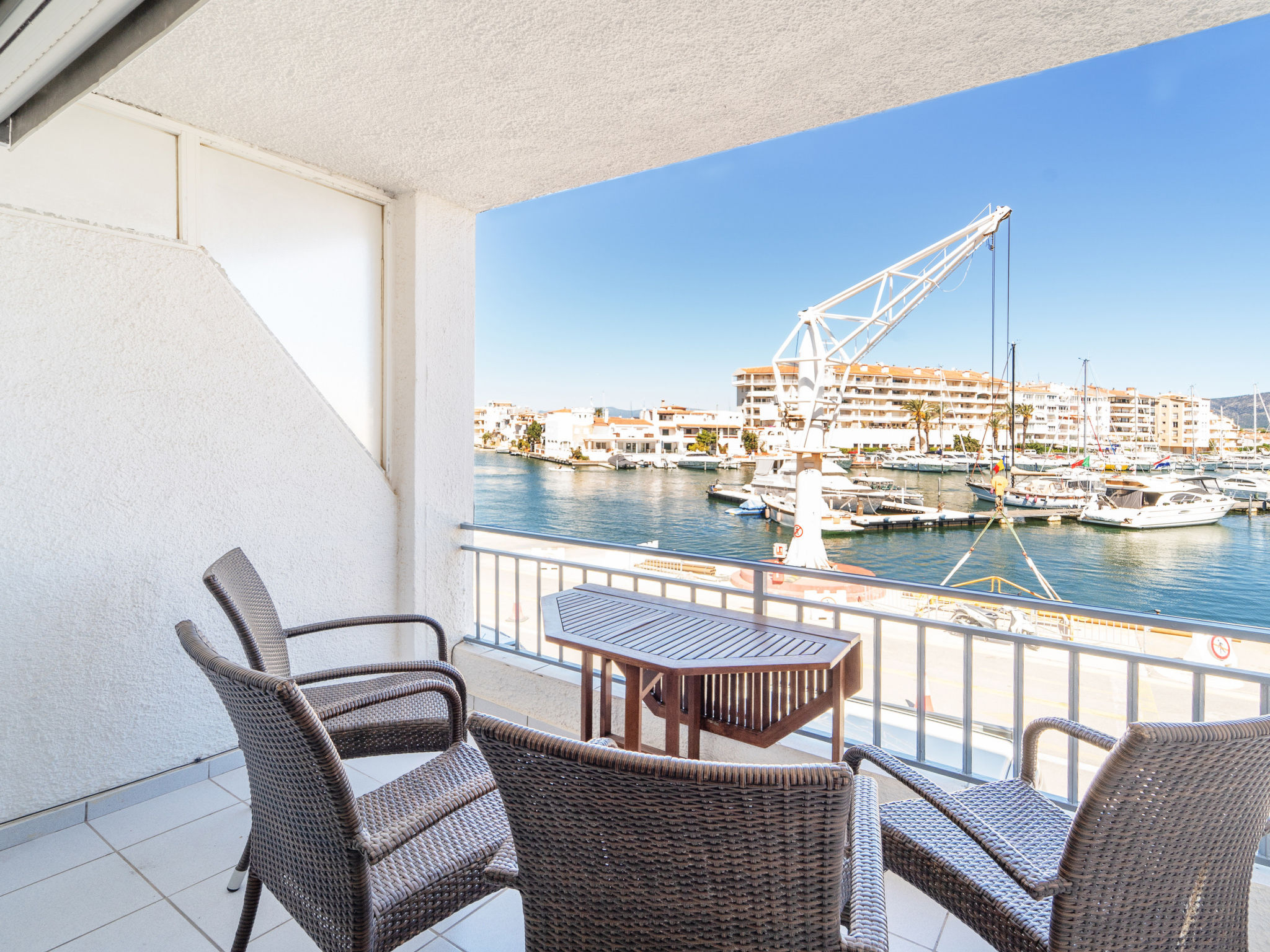 Photo of WELCS APARTAMENTO 100 EMP  con vistas al canal